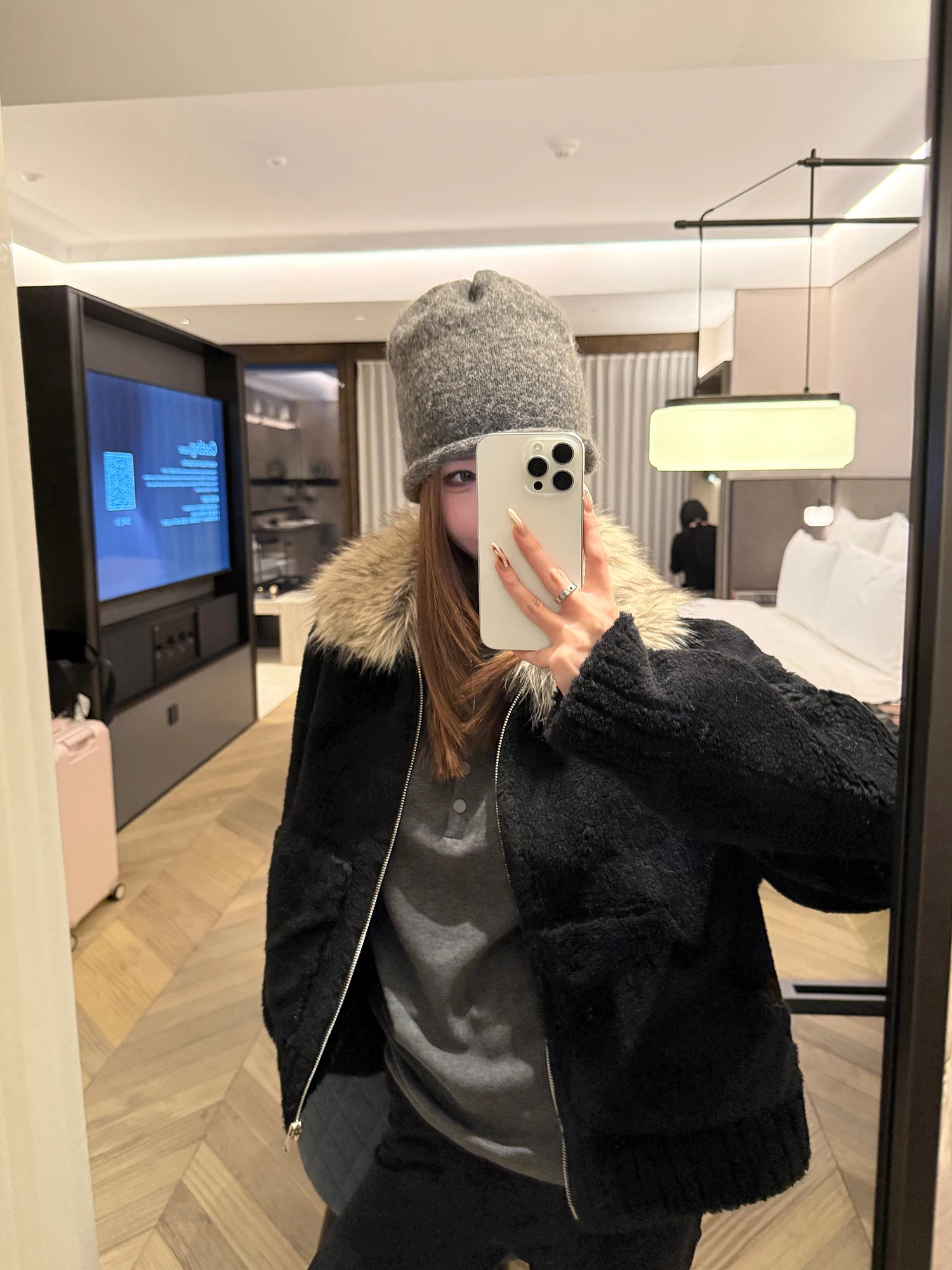 

Uuyeii Women's Long arp Collar Fur Coat Double Color Inteated Leather And Fur Jaet Slimming Not Bulky Ambient Feeling