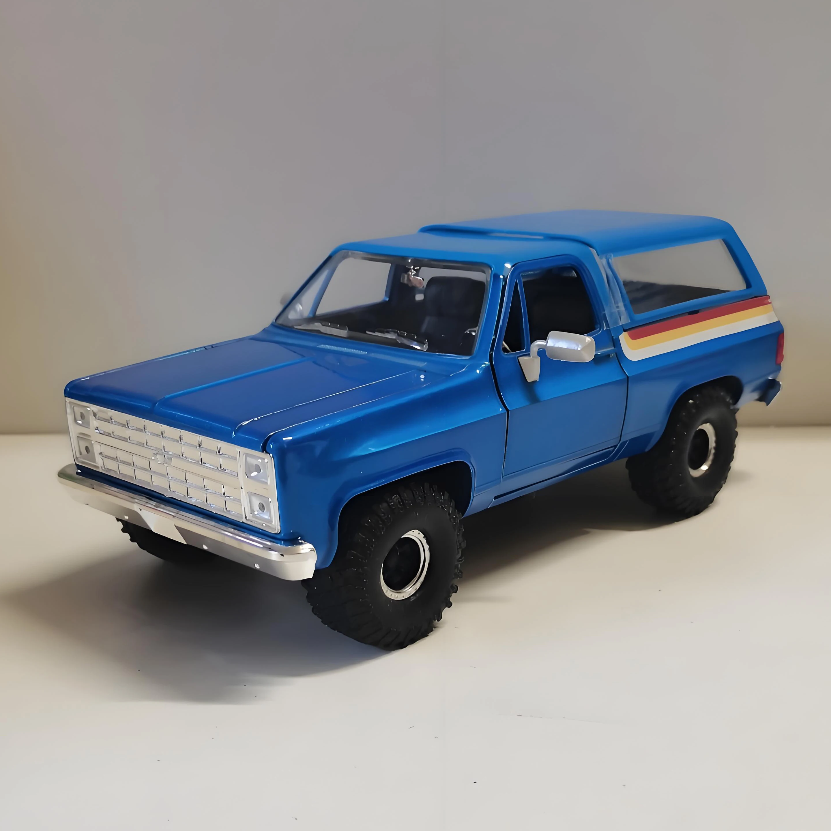 

JADA 1:24 Chevy Blazer 1980 SUV Alloy Car Diecasts & Toy Vehicles Car Model Miniature Scale Model Car For Children