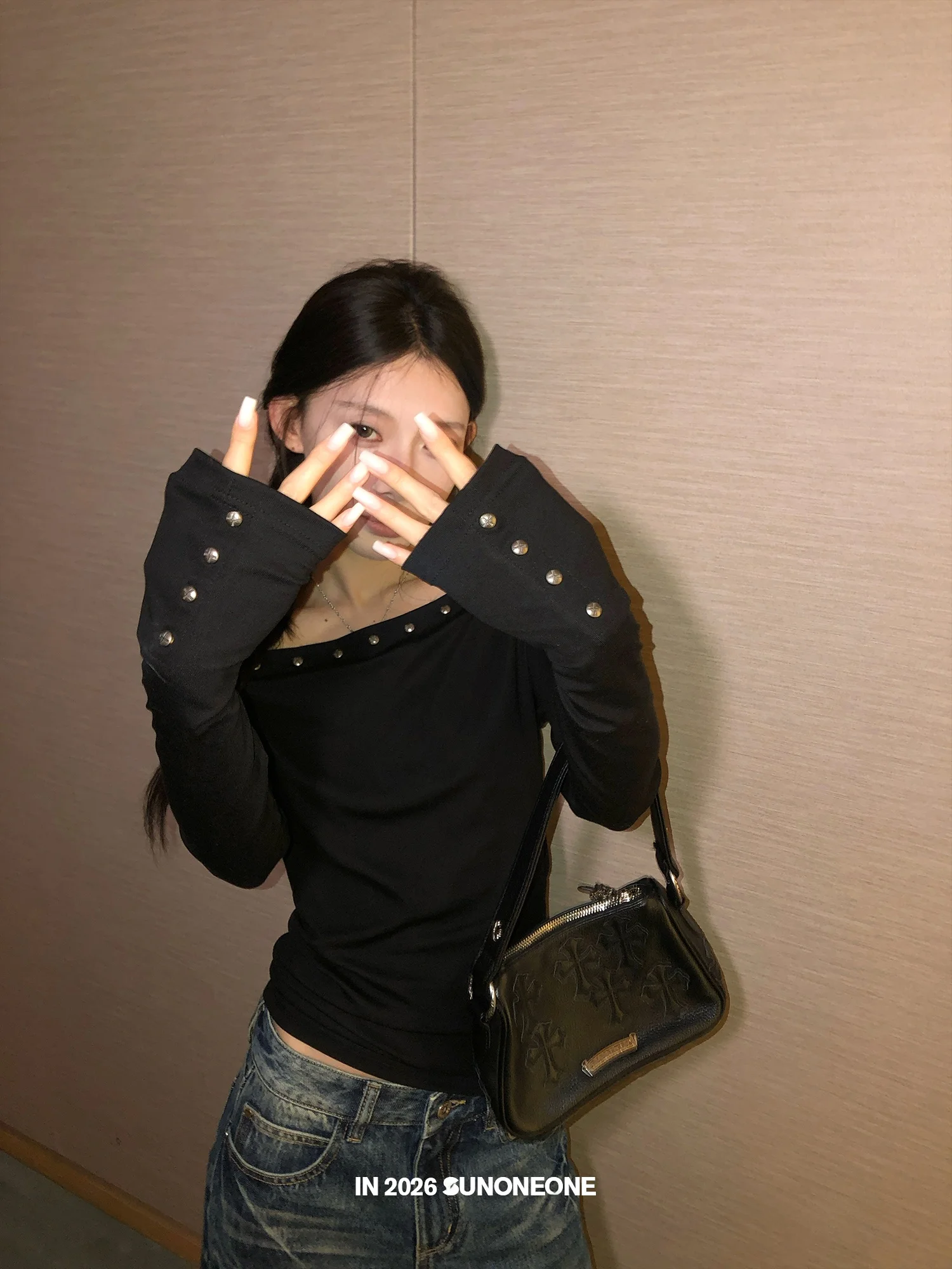 

Женская трикотажная футболка SUONE с длинным рукавом, свободного кроя, с заклепками на плечах, новинка весенней коллекции, удобная, дышащая, эластичная.