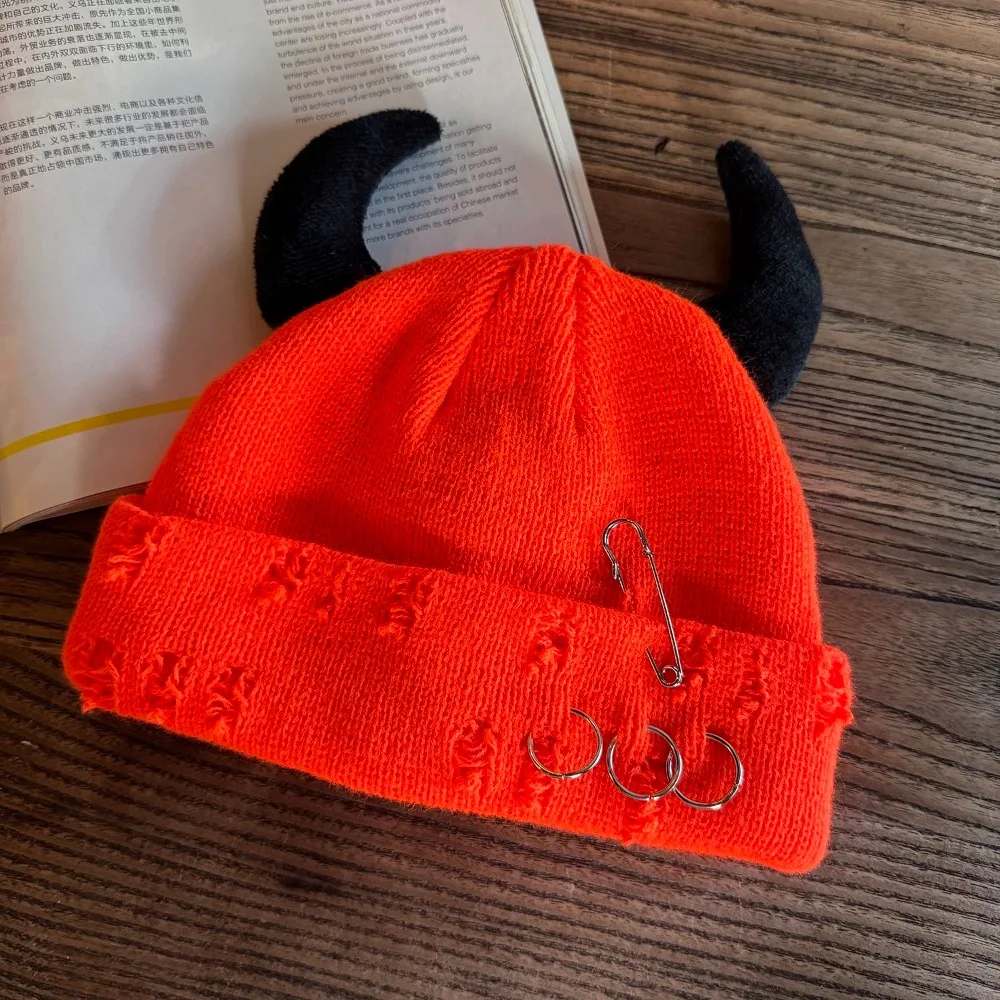 

Personality With Devil Horns Winter Knitted Beanie Pin Decoration Warm Distressed Skull Cap Elastic Funny Dome Hat Unisex