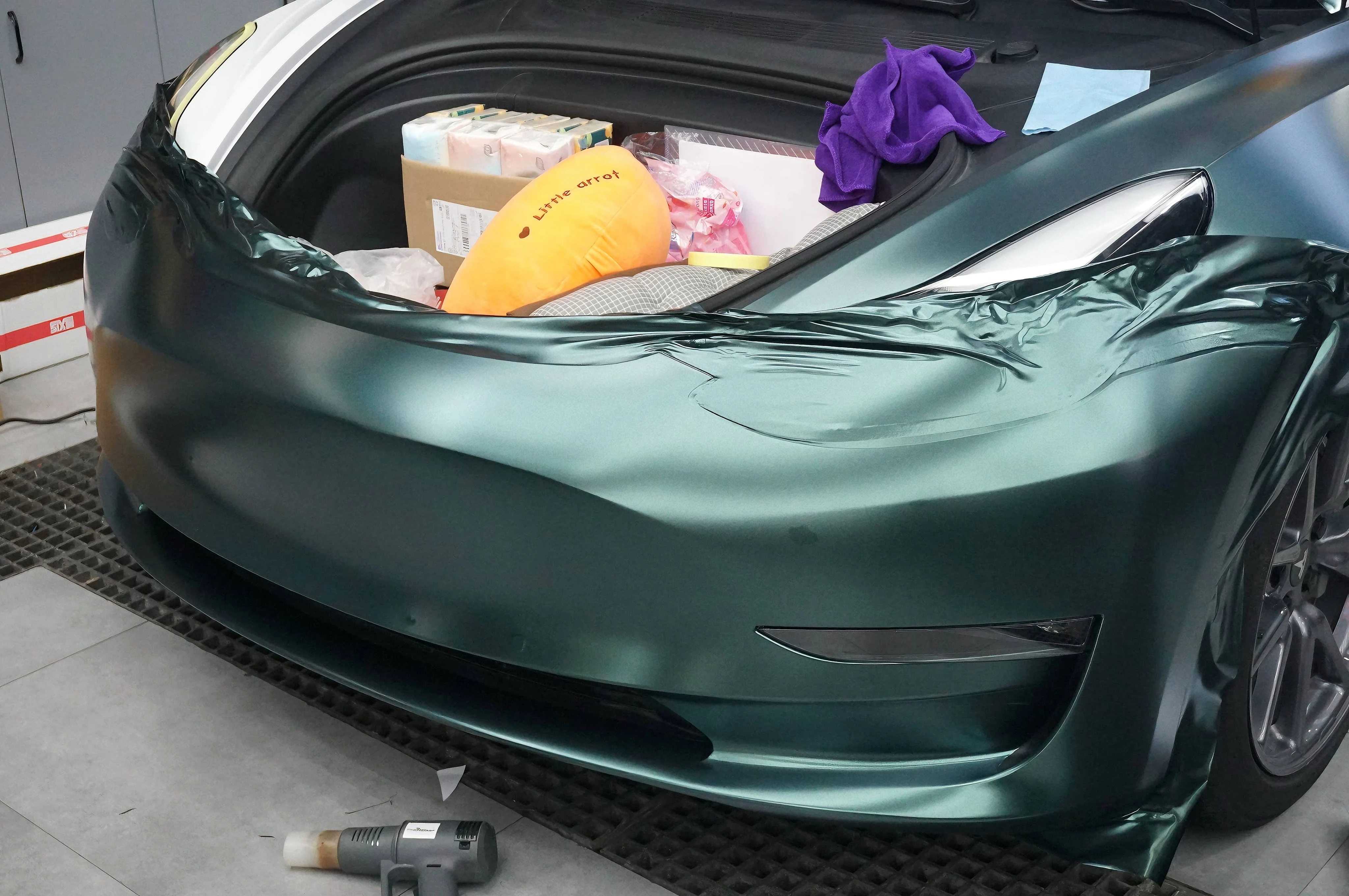 ฟิล์มไวนิลหุ้มรถ PVC สีเขียวเมทัลลิกซาติน สำหรับหุ้มรถทั้งคัน ขายตรงจากโรงงาน ปรับแต่งได้