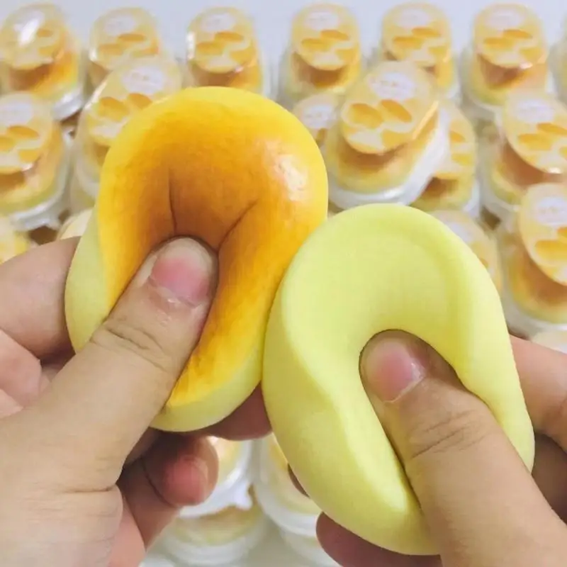 1 pçs aliviar espremer descompressão lento rebote brinquedo pegajoso bonito meio cozido queijo alívio de pressão macio dedo brinquedos