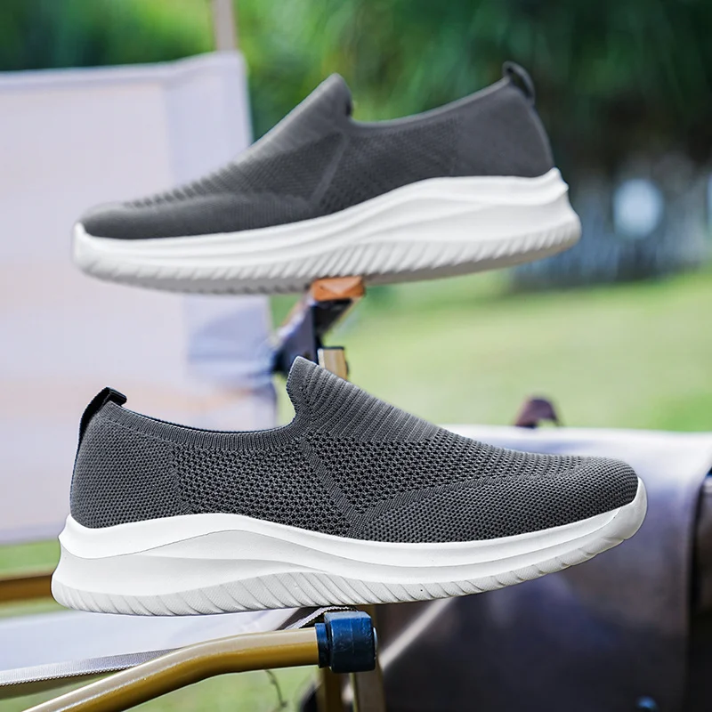 Men's lightweight, breathable, comfortable, soft, fashionable, and minimalist outdoor sports shoes