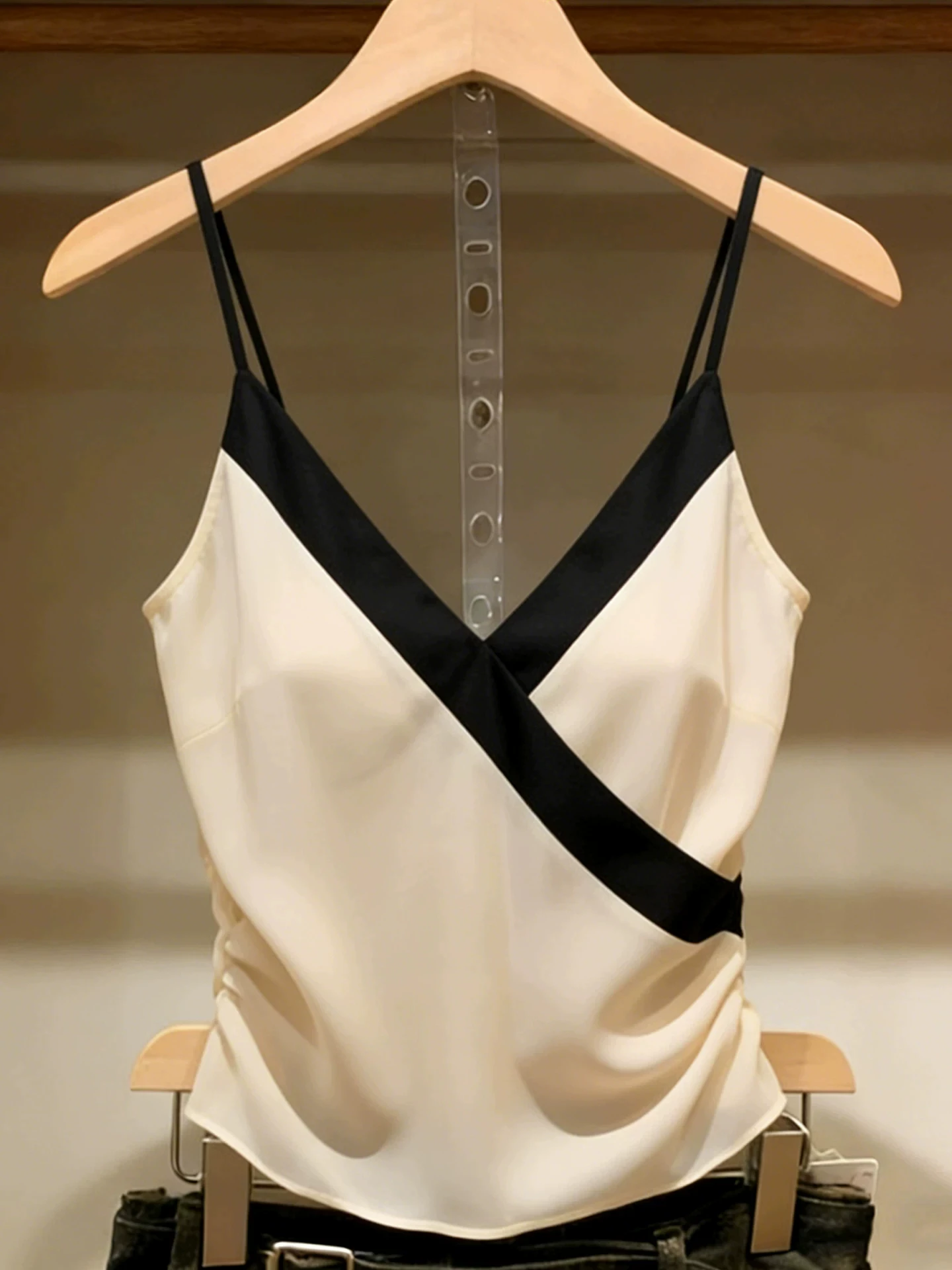 Slim Fit V-Neck Splice Women's Tank Top Sexy Outerwear Summer Brand Buckle European Style Casual Breathable Straight Hemline