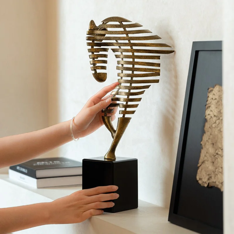 Modern Pop Art Handmade Aluminum Horse Statue Black Base with Gold Metal Crafts Art Animal Sculpture for Home Decor