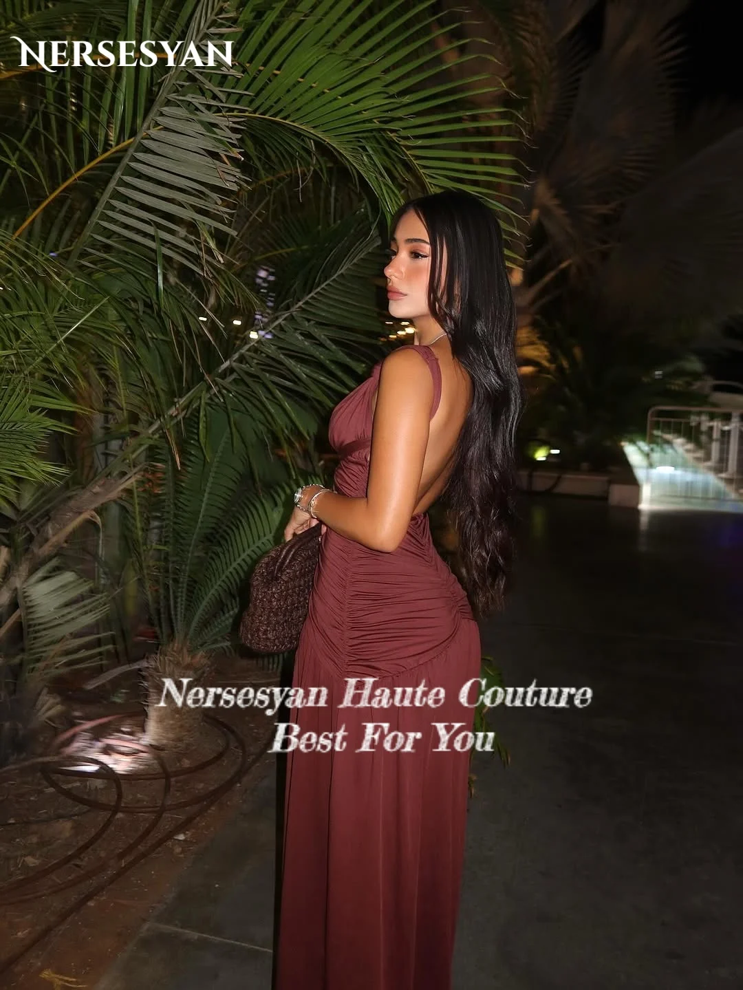 ชุดราตรีหรูหราสีช็อกโกแลต Nersesyan แบบจับจีบ คอวี ผ่าข้าง ชุดราตรีออกงานเปิดหลัง ชุดงานเลี้ยง สามารถสั่งตัดได้