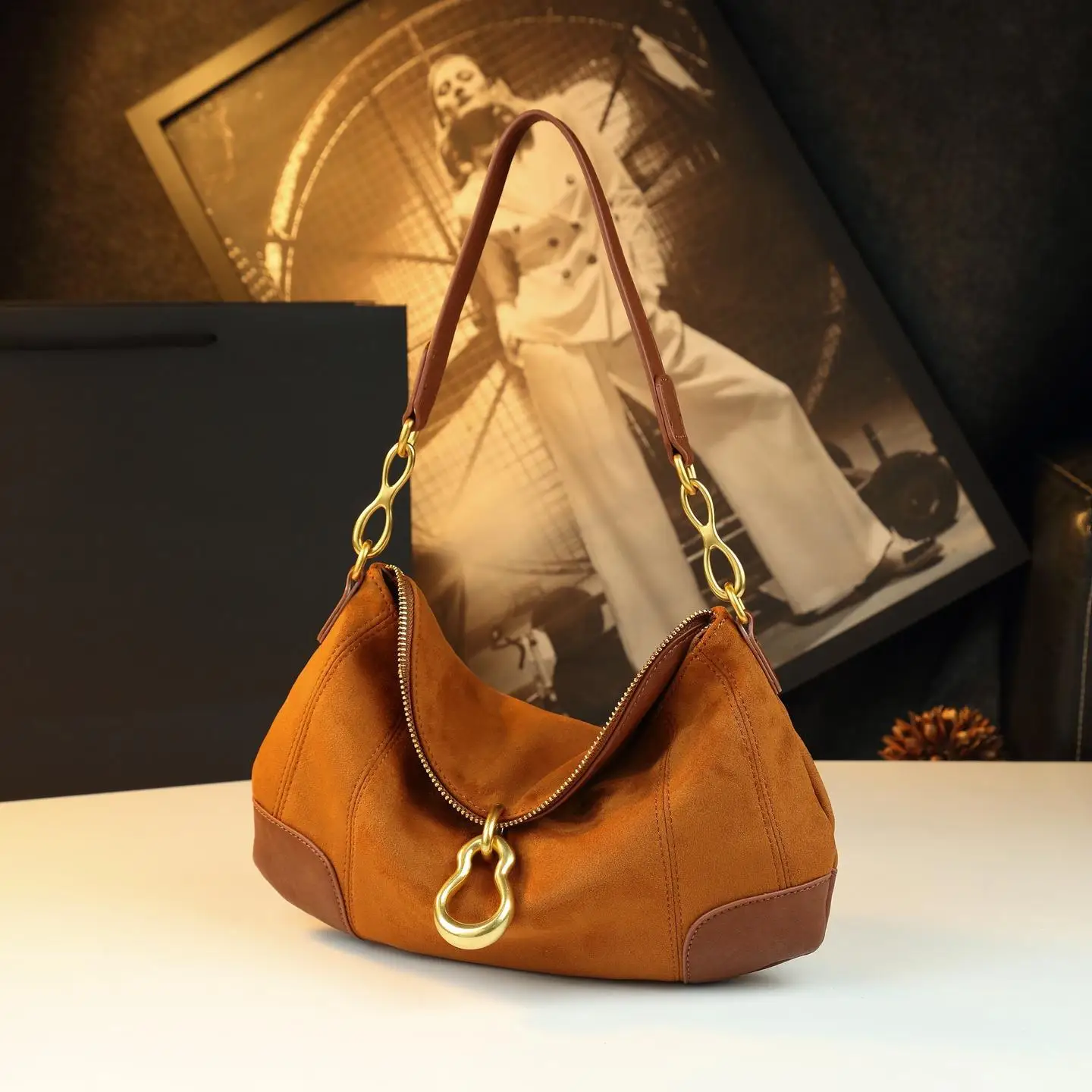 

Vintage Inspired Leather Handbag For Women Luxury Designer Crossbody Large Capacity Diaper Bag Stylish Commuter Solid Color