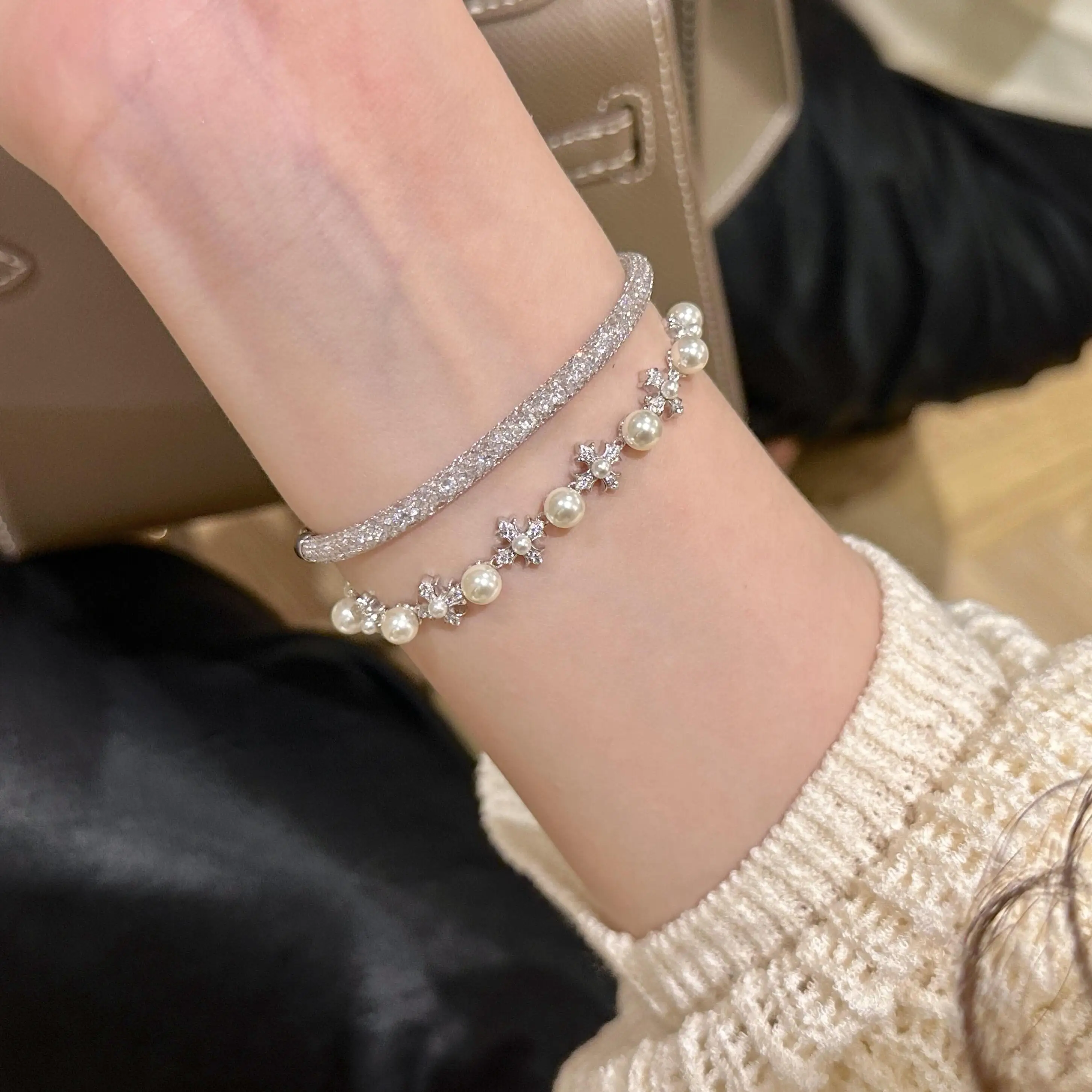 Retro Mikro-Intarsien Kreuz-Perlenarmband mit modischem Charme, vielseitig für den Alltag, geschichtetes Armband für Damen