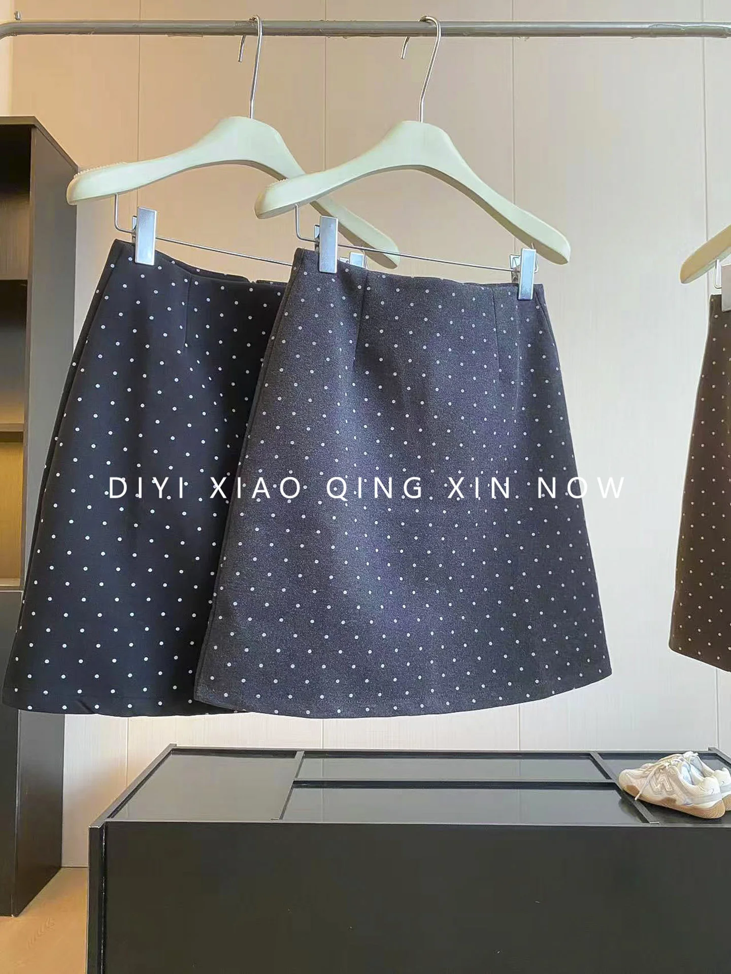 Retro Polka Dot Grey Woolen A-Line  Skirt Women's Autumn Winter High Waist Slimming Versatile Short Skirt Small Figures