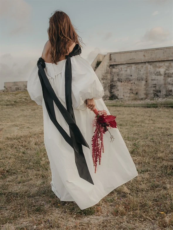 Schulterfreies Vintage-Kleid aus weißer Baumwolle mit schwarzem Besatz und Puffärmeln für Damen, elegante Hochzeitsfeier-Maxikleider, lang