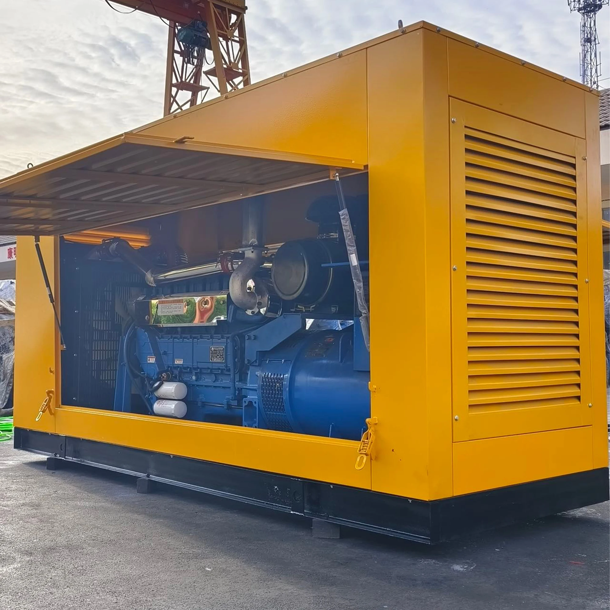 Generator Diesel Senyap 30Kva 50-120Kw - alternate angle