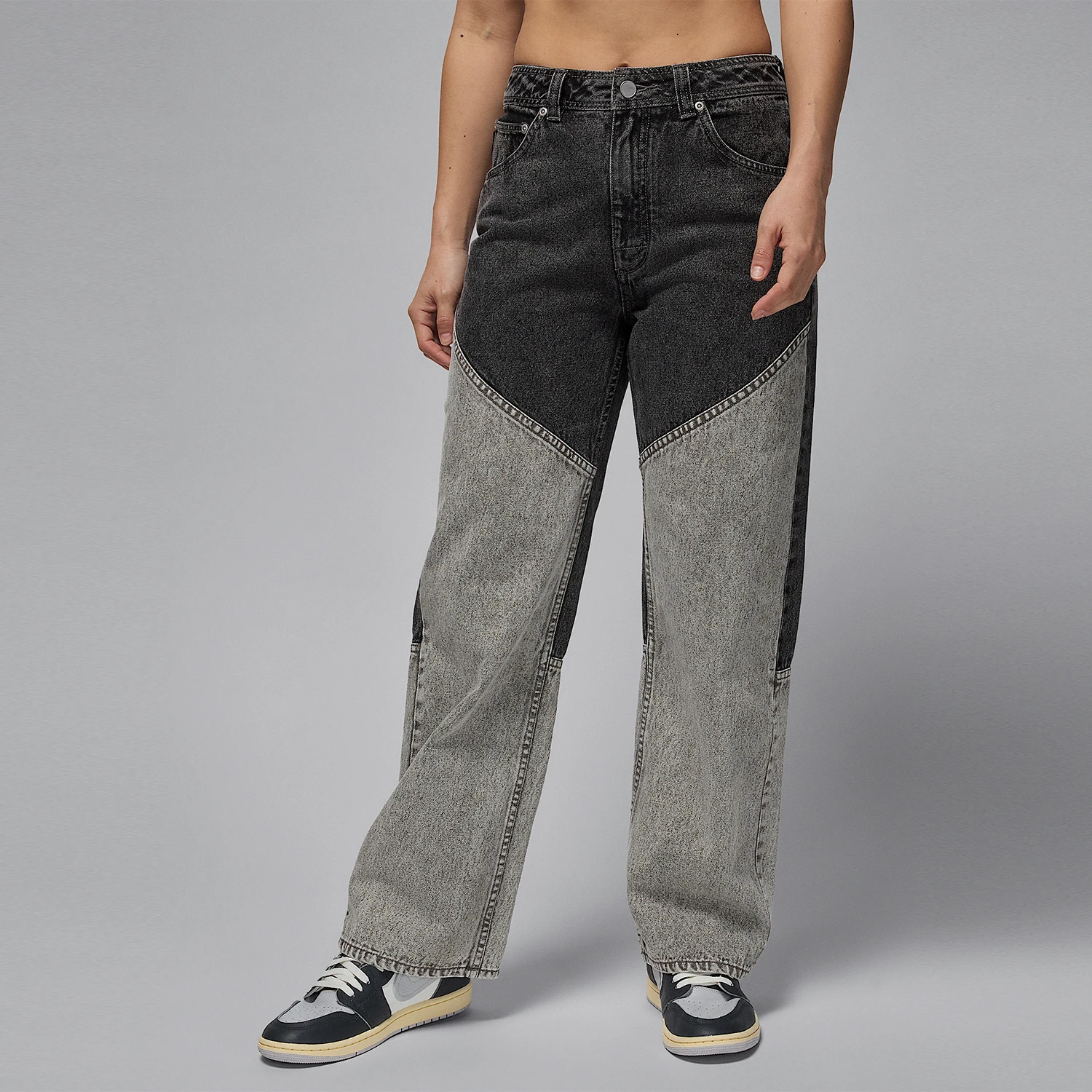 

Женские спортивные брюки прямого кроя Nike Authentic Air Jordan HF9442-010