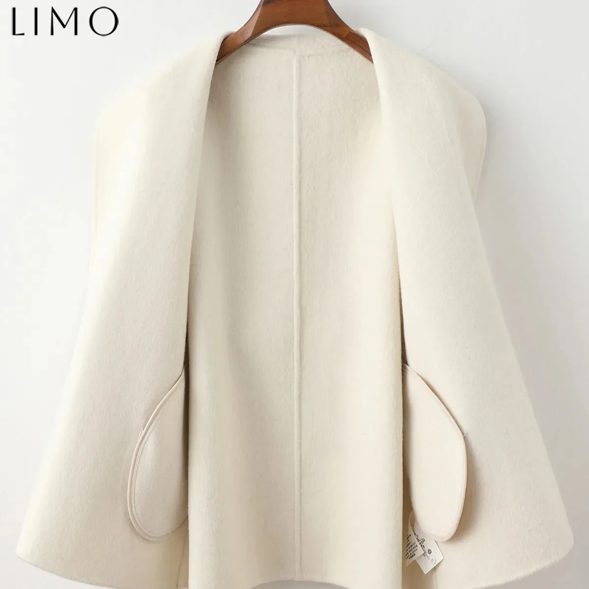 

LIMO 2025 Short Wool Cotton Coat Women’s with Furry Designer Sleeves Wear Outfit Ready for Autumn Winter