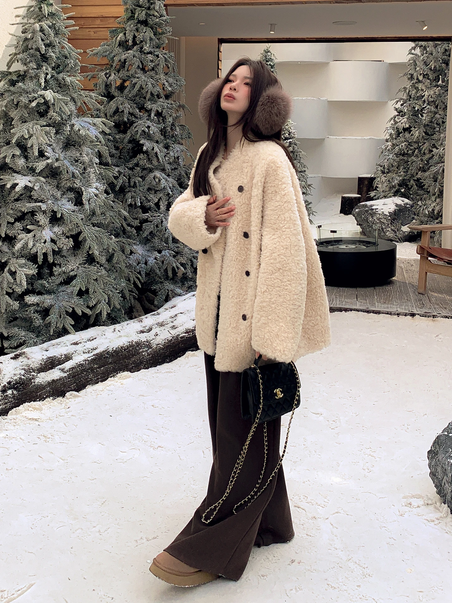 

00% шерстяное меховое женское свободное пальто с v-образным вырезом и двойной пуговицей из овечьего меха, новое зимнее удобное длинное пальто све