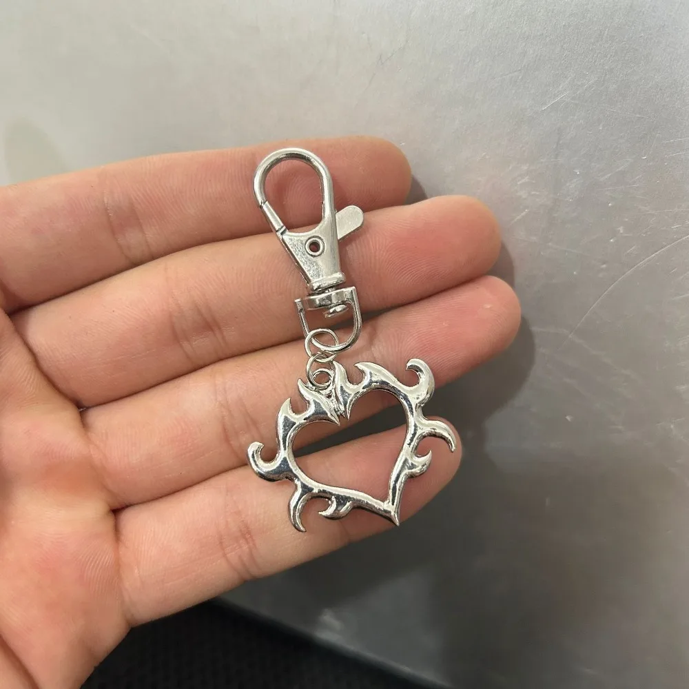 chaveiros-com-pingente-de-coracao-oco-com-chama-estilo-gotico-punk-com-pingente-em-formato-de-ferradura-e-anel-c-para-mulheres-homens-casais-chaves-de-carro-pingentes-para-bolsas-presentes-de-joalheria