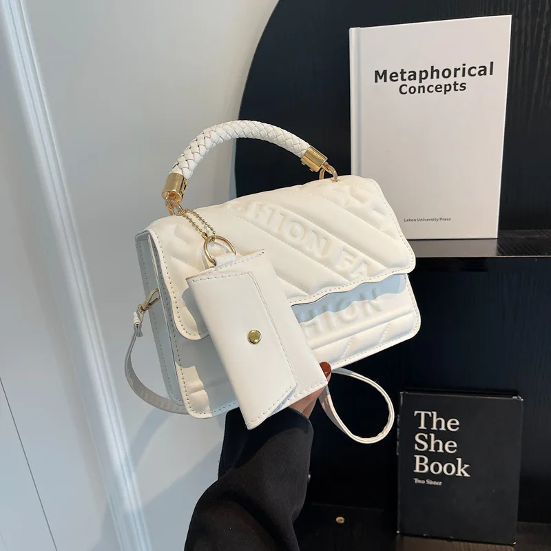 

2 шт. новая модная маленькая квадратная сумка, модная сумка с тиснением букв, модные универсальные женские сумки через плечо на одно плечо