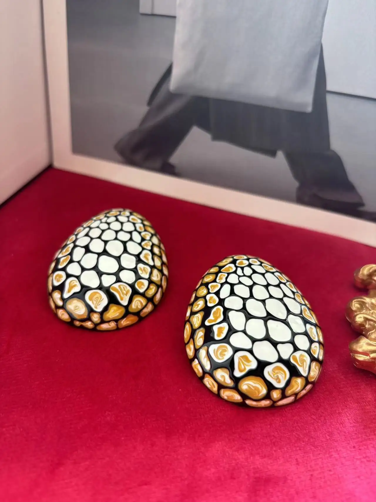 New European and American Fashion Enamel Vintage Stud Earrings, Light Luxury and Popular Jewelry for Women