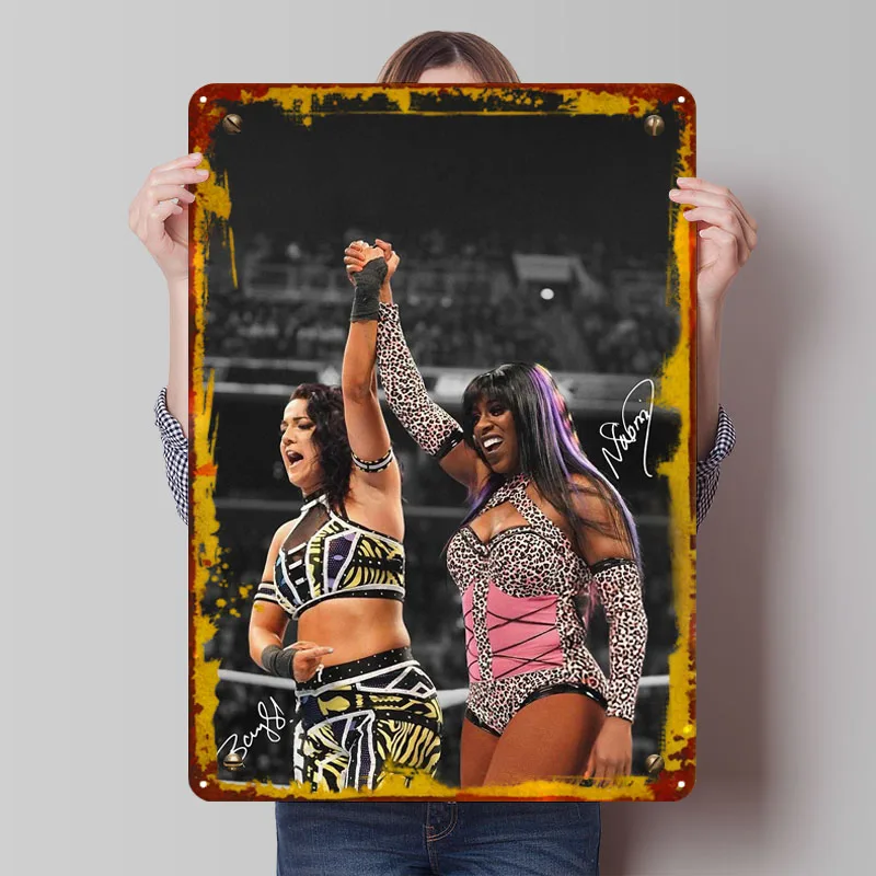 Bayley and Naomi علامات معدنية ملصق رياضي ديكور غرفة جمالية للرجال علامة صفيح مخصصة لتزيين جدران الفن ديكورات المنزل