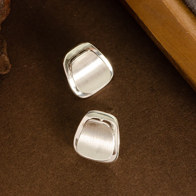 Fashionable, exquisite, niche and personalized design, brushed geometric square earrings, elegant, simple and high-end earrings