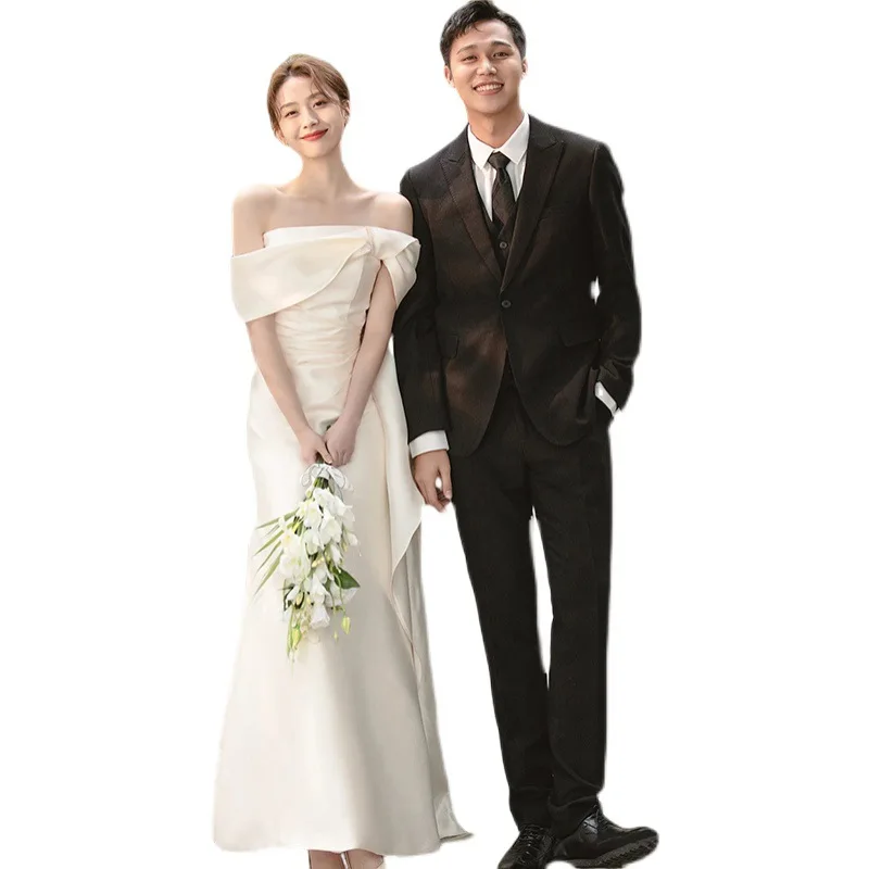 フランスのライトサテンのウェディングドレス,シンプルな裸の肩,スーパーフェアリー,森スタイル,花嫁のウェルカムトースト,女性,旅行の写真