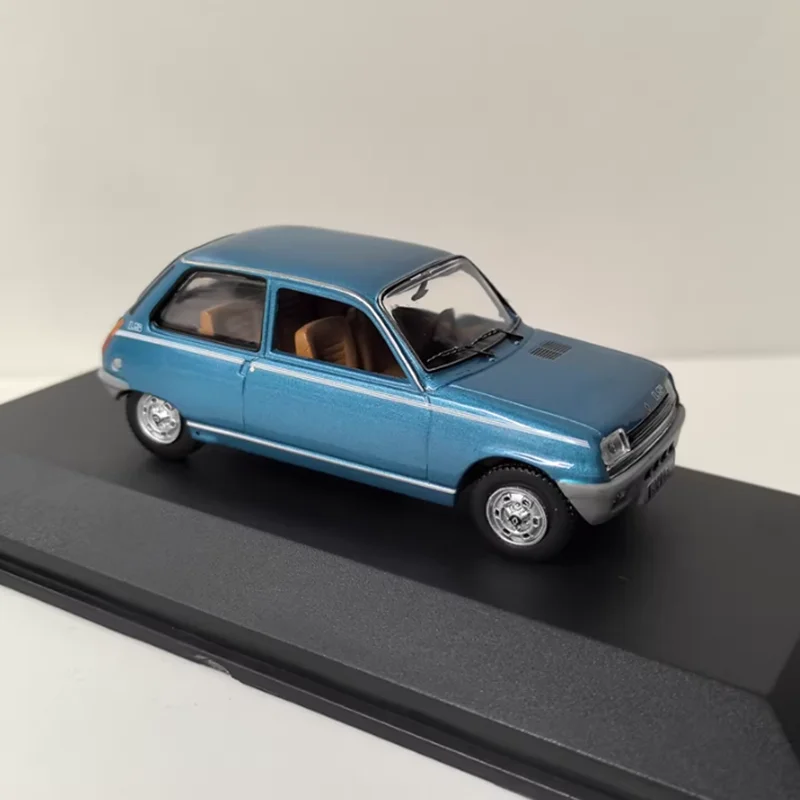

ODEON масштаб 1:43, 5 LS, модель автомобиля из сплава, статическая коллекция, украшенные праздничные подарки, игрушки, сувенирный подарок