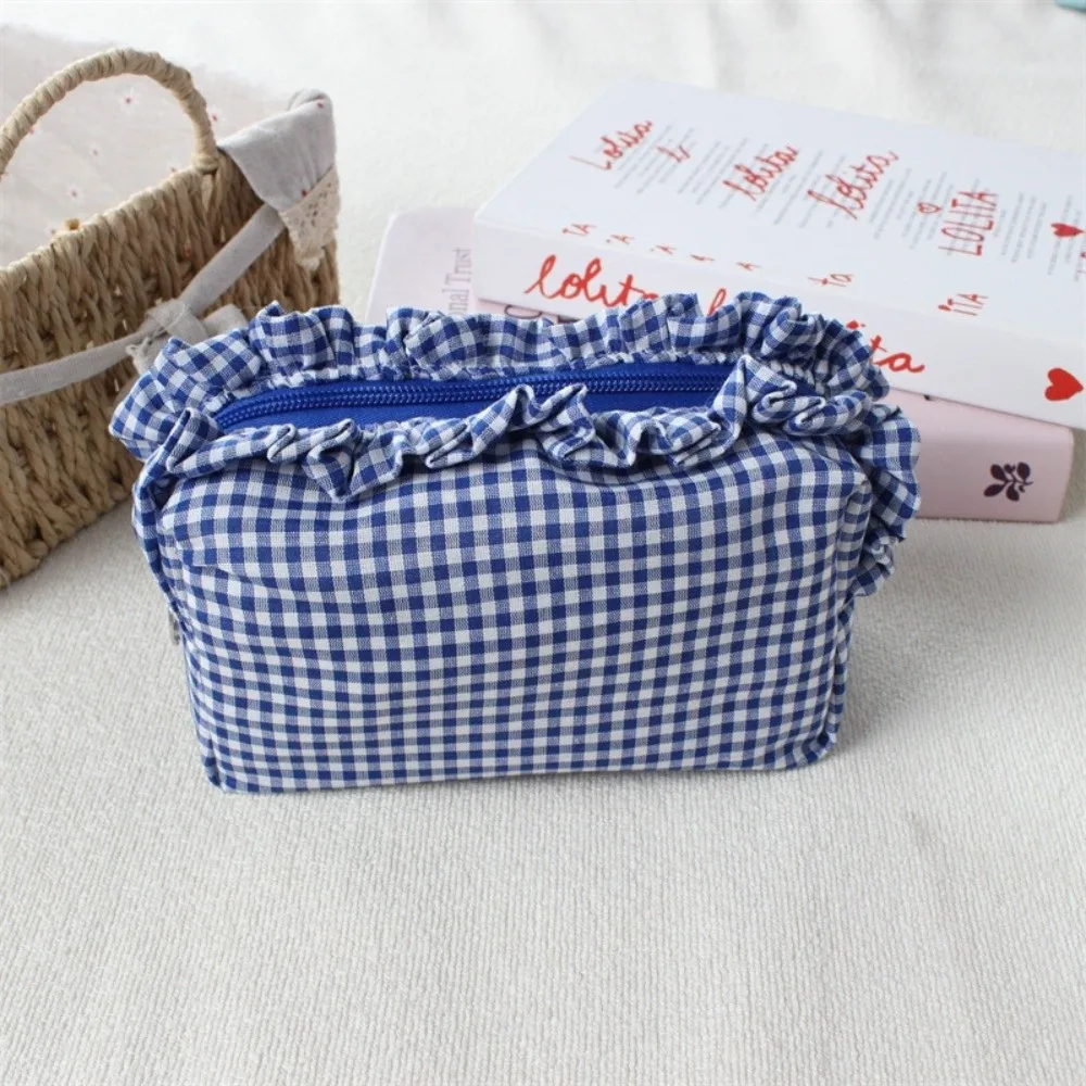 Quilted Design Ruffle Edge Makeup Bag Gingham Plaid Large Capacity Plaid Pattern Cosmetic Bag Zipper Closure Portable