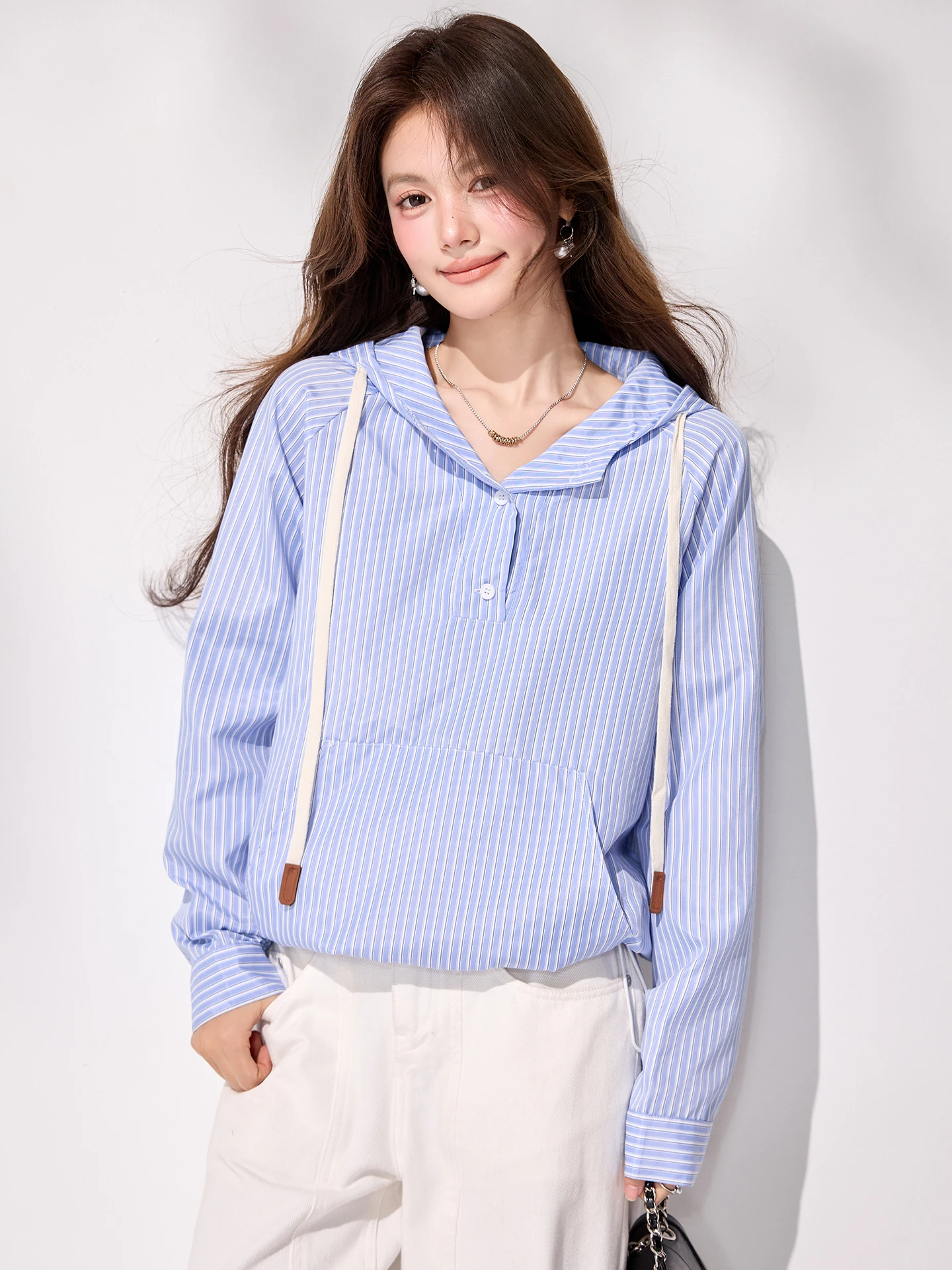 

Новинка весны 2026: Элитная модная женская рубашка в синюю полоску, верхняя одежда с капюшоном, дизайнерская рубашка