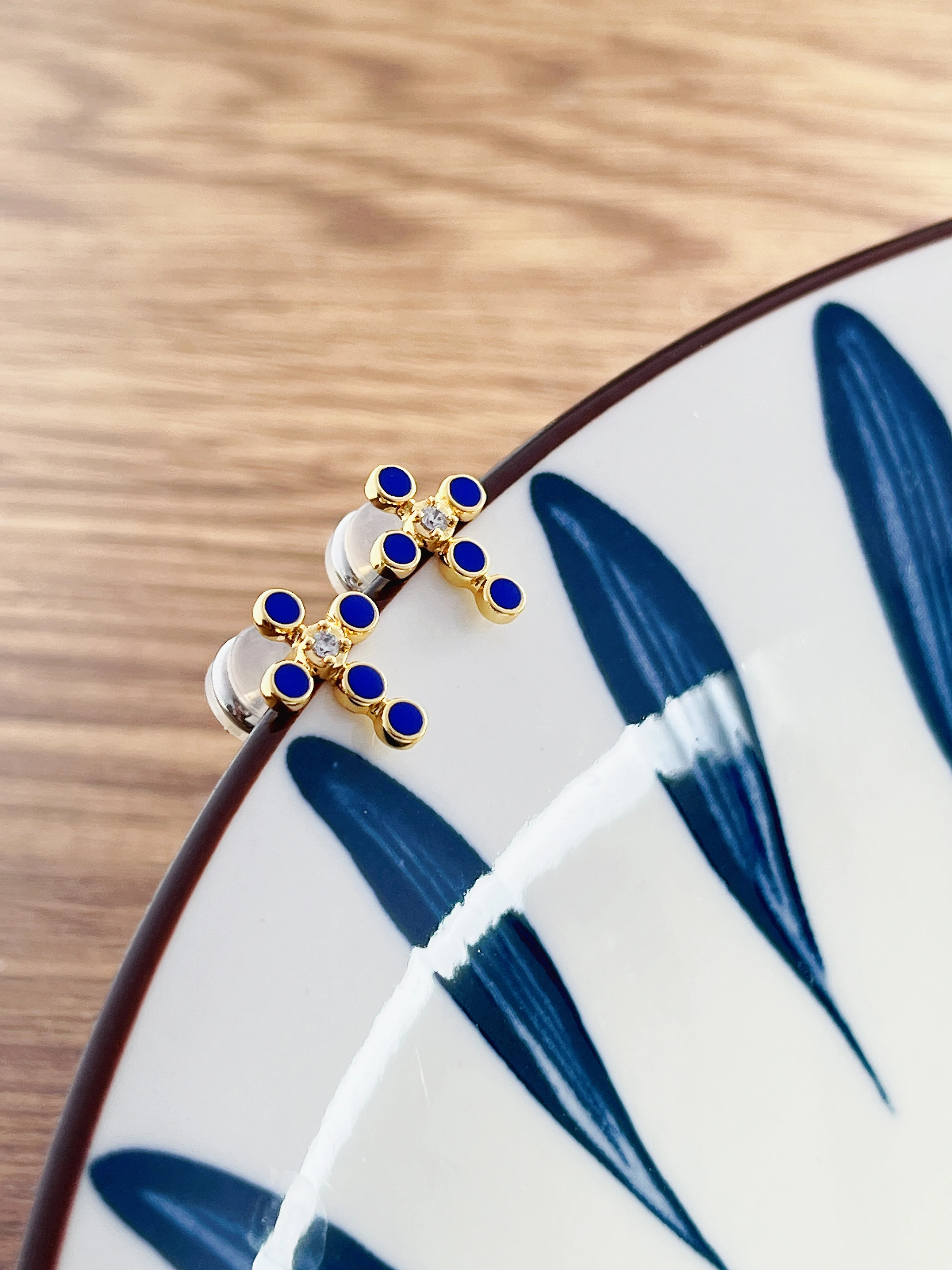 أوروبا والولايات المتحدة المتخصصة عبر الحدود شخصية المينا الحد الأدنى الأقراط الاستخدام اليومي للمجوهرات عالية المستوى متعددة الاستخدامات