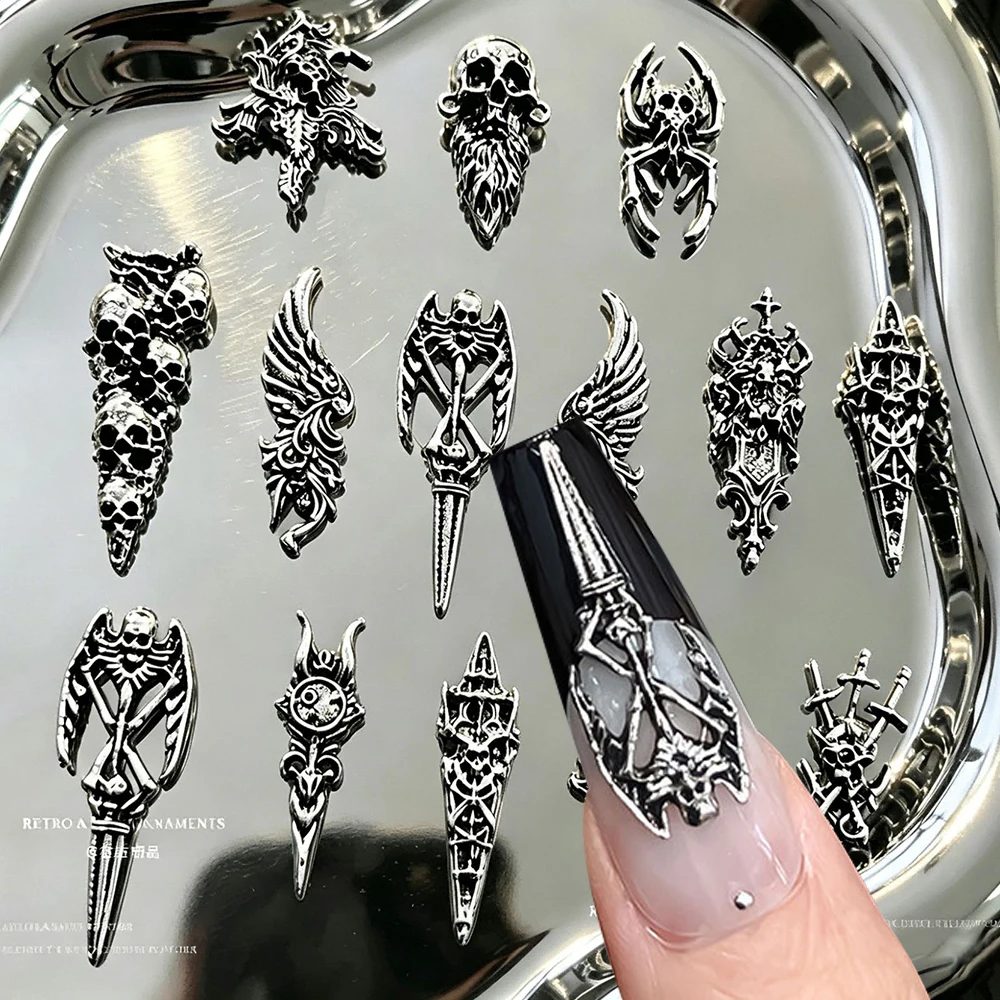 50 Stück Gothic Metall-Nagelcharms, dunkle Y2K-Legierungsdekoration mit Skelett-, Spinnen-, Kreuz- und Fledermaus-Motiven, Retro 3D-Nageldekor für Halloween – Detail 1