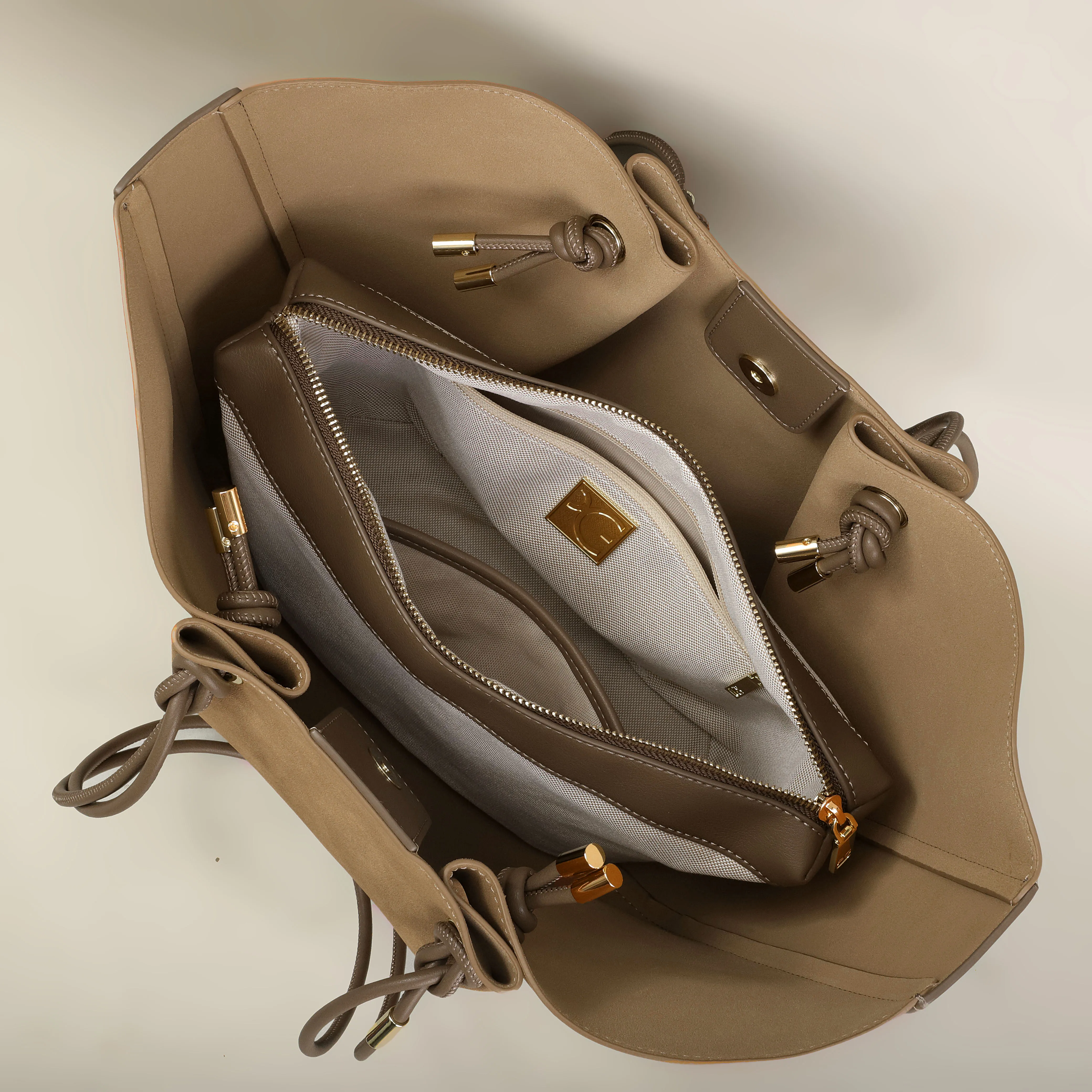 PG Luxusmarke Große Kapazität Computer-Tragetasche 2026 Neue Mode Klassische Casual Designer Exklusive Schultertasche – Detail 18