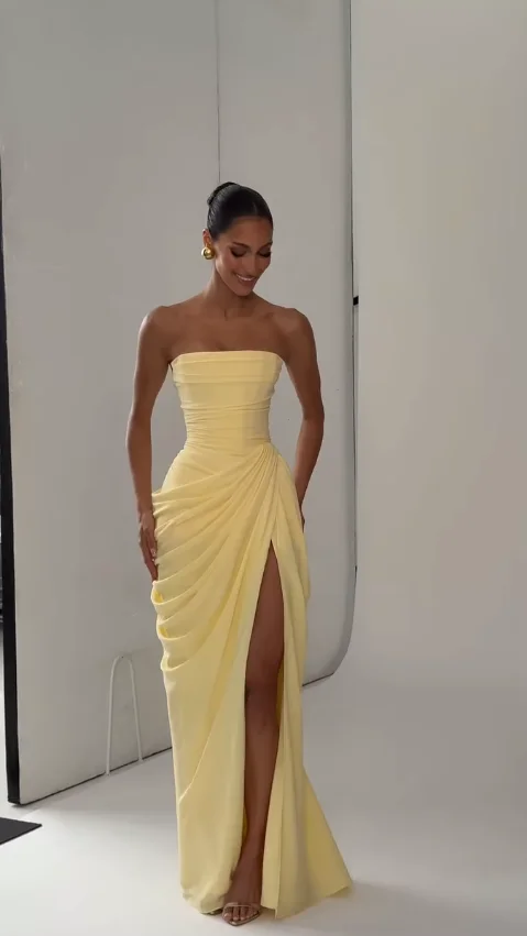 

Elegant Yellow Strapless Pleated Long Dress Women Chic Solid Sleeveless Waist Cinching Split Gown 2026 Lady Evening Party Robe