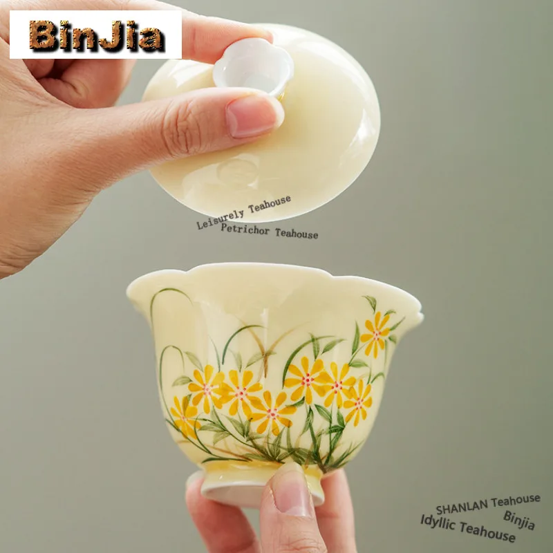 105ml Egg Yolk Glaze Hand Painted Daisy Gaiwan Ancient Tea Tureen Tea Bowl With Lid Kit Tea Brewing Cover Bowl Tableware Gift