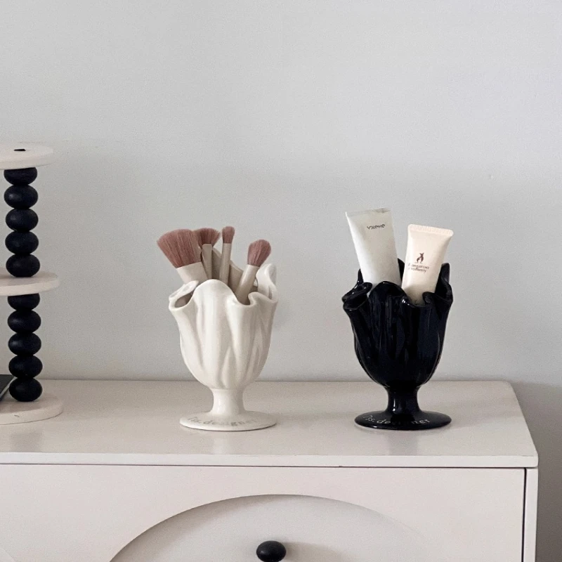 High-end Household Makeup Brush Storage Holder, A Creative Pen Holder on The Desktop, A Ceramic Niche Household Decorative Item