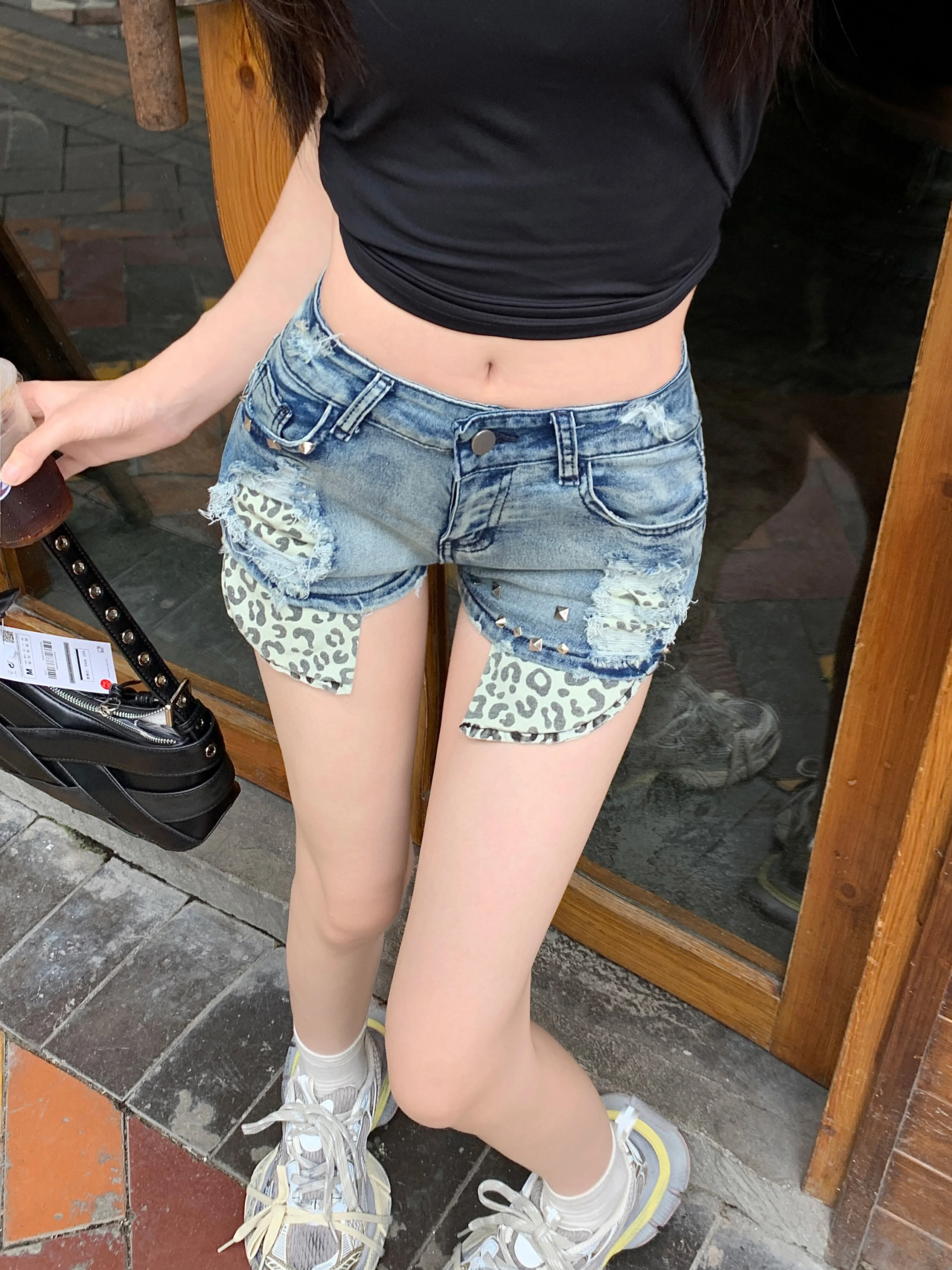 2024 Summer New Washed Ripped Leopard Print Pocket Denim Y2k Shorts Female Hottie Fashion Sexy Slim-Fit Look Hip Wrap Hot Pants