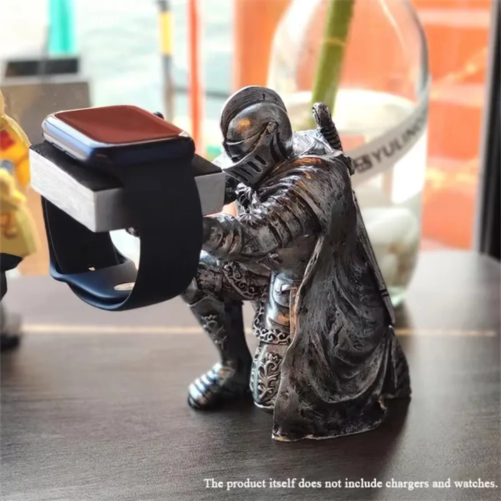 Uhrenständer-Ladestation für Apple Watch, Cartoon-Ladestation, Desktop-Halterung für Smartwatches, Schwarze Krieger-Figur-Stütze – Detail 5