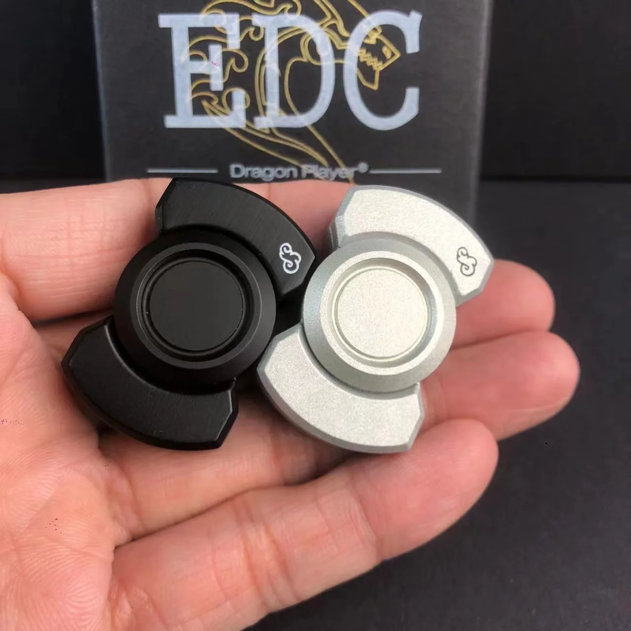 Três-Corpo Pequeno Quadrado Fidget Spinner, Descompressão Toy, Creative Tide Play, Coleção Desktop Pieces, Edc