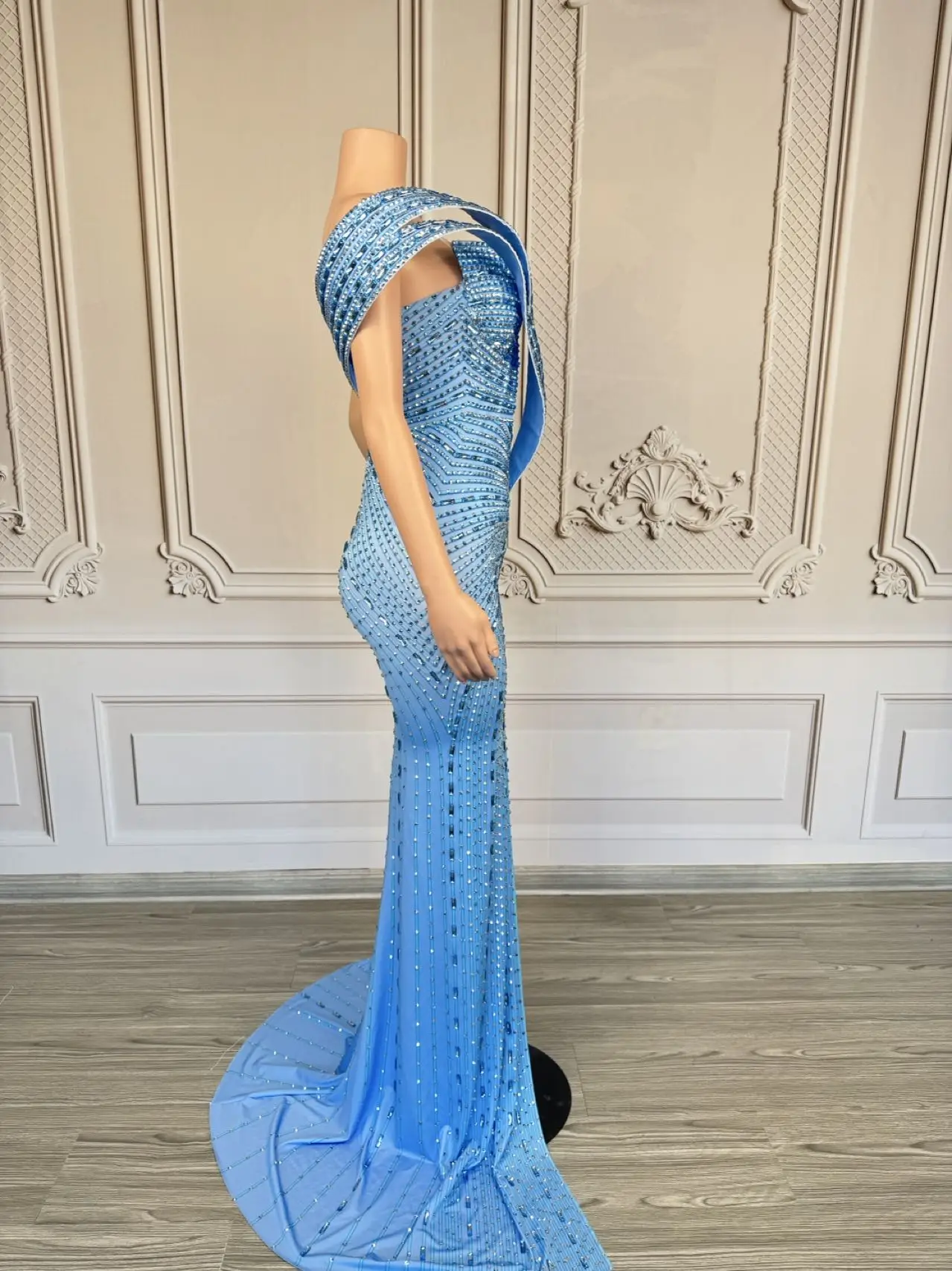 Abito da sera con strass scintillanti con strass di lusso Celebrare il ballo di fine anno Abito lungo senza spalline Abito da trascinamento Servizio fotografico Xiangbin