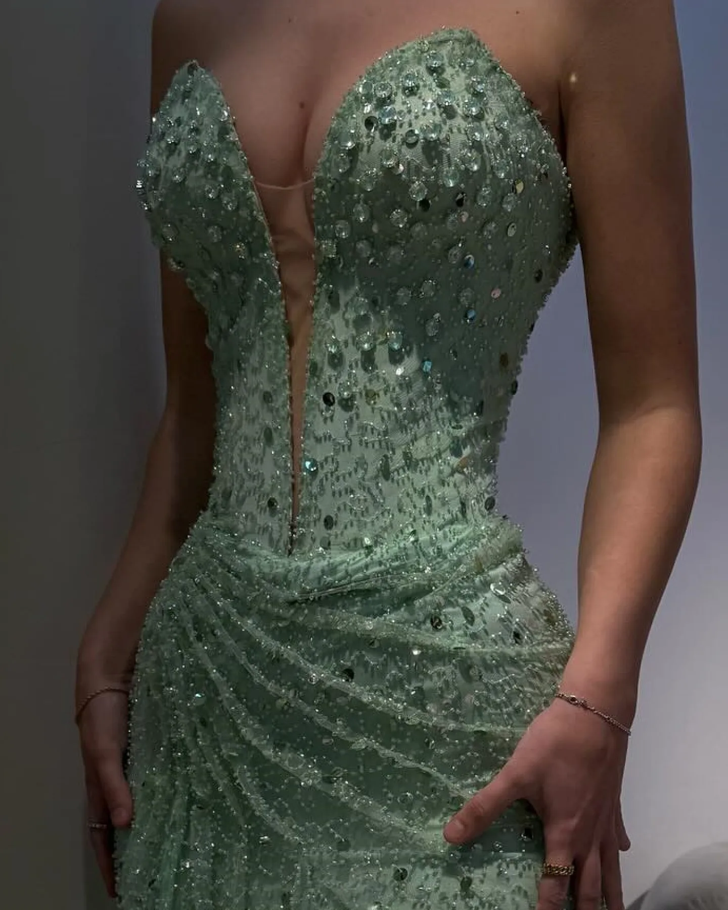 Elegantes vestidos de noche de sirena verde menta Sheer Sweetheart Collar Lentejuelas Rebordear Vestido de fiesta Vestido largo con pliegues y hendidura فساتmavera