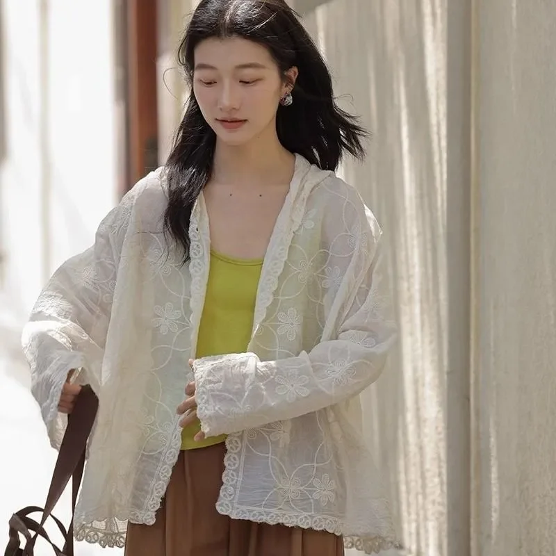 

Женская белая блузка с кружевной вышивкой, длинным рукавом, отложным воротником, прозрачная, повседневная, свободного кроя