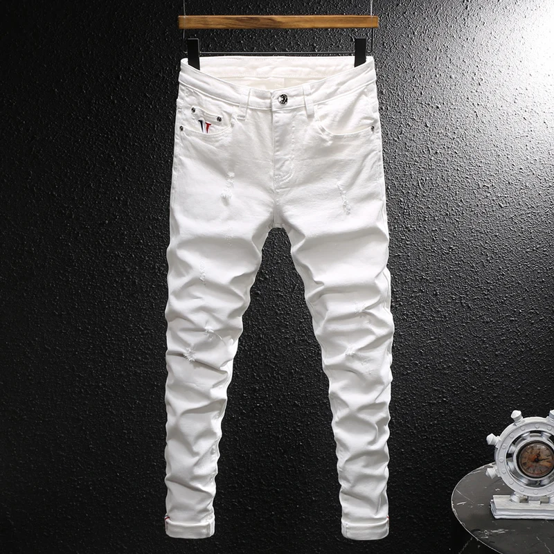 

Новые дизайнерские модные мужские джинсы, белые эластичные облегающие повседневные рваные джинсы, мужские винтажные джинсовые брюки с вышивкой для отдыха, Hombre