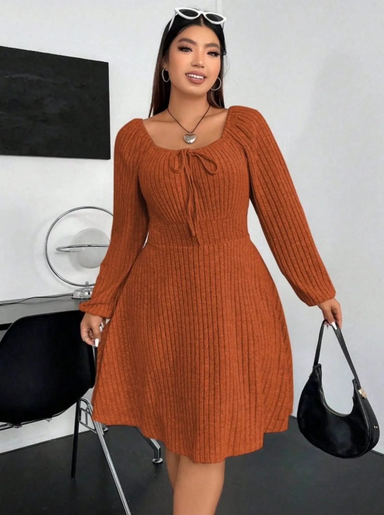 Plus-Size Damen Geripptes Strickkleid mit Quadratischem Ausschnitt, Vorderseitiger Bindung, Langen Ärmeln, Hoher Taille, A-Linie, Lässiges Kurzes Herbstkleid – Detail 3