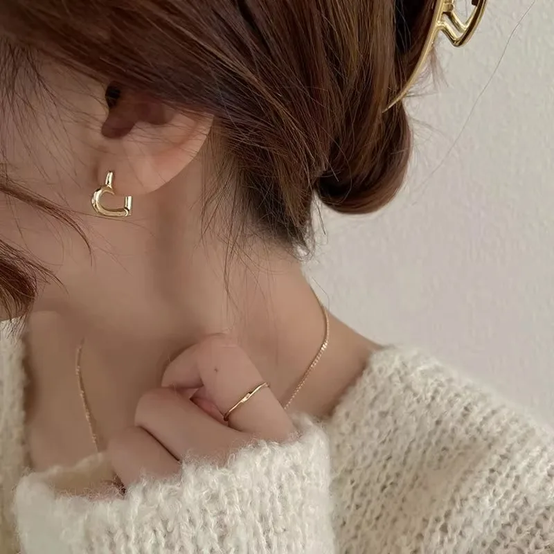 Fashion Women Silver Color Hollow Heart Earrings Korean Trendy Love Earrings Simple Small Exquisite Metal Jewelry Party Gift