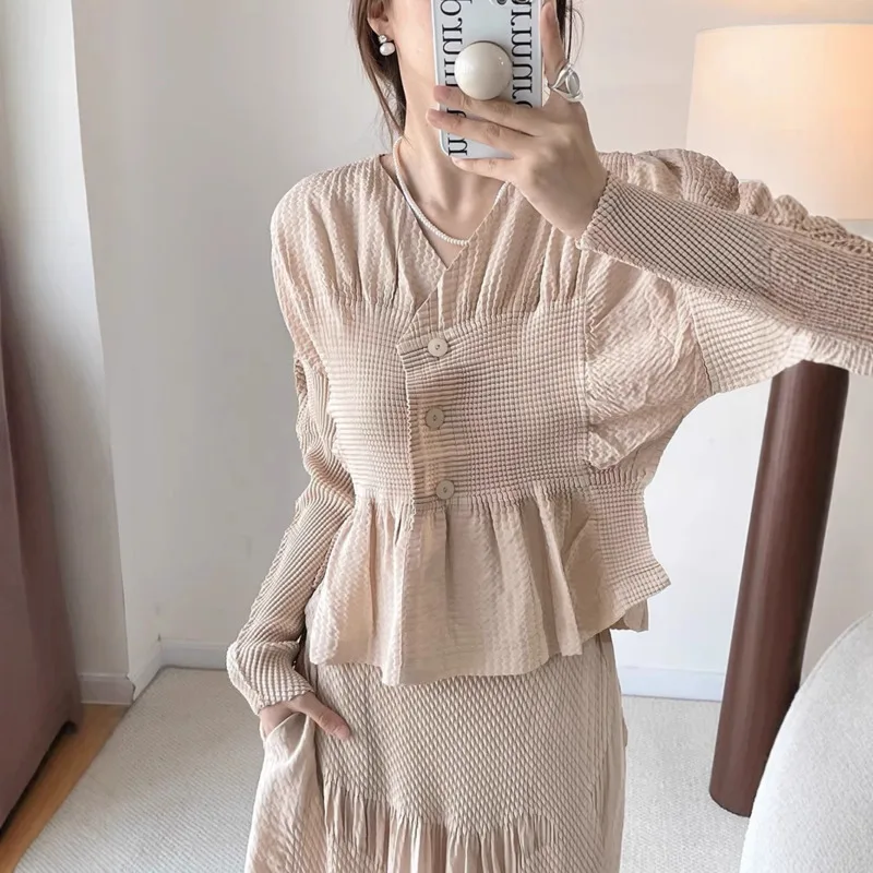 2025 Top estivo a maniche lunghe con scollo a V + gonna bustier in vita elastica Miyake Set da due pezzi da donna a pieghe chic dal design di alta qualità