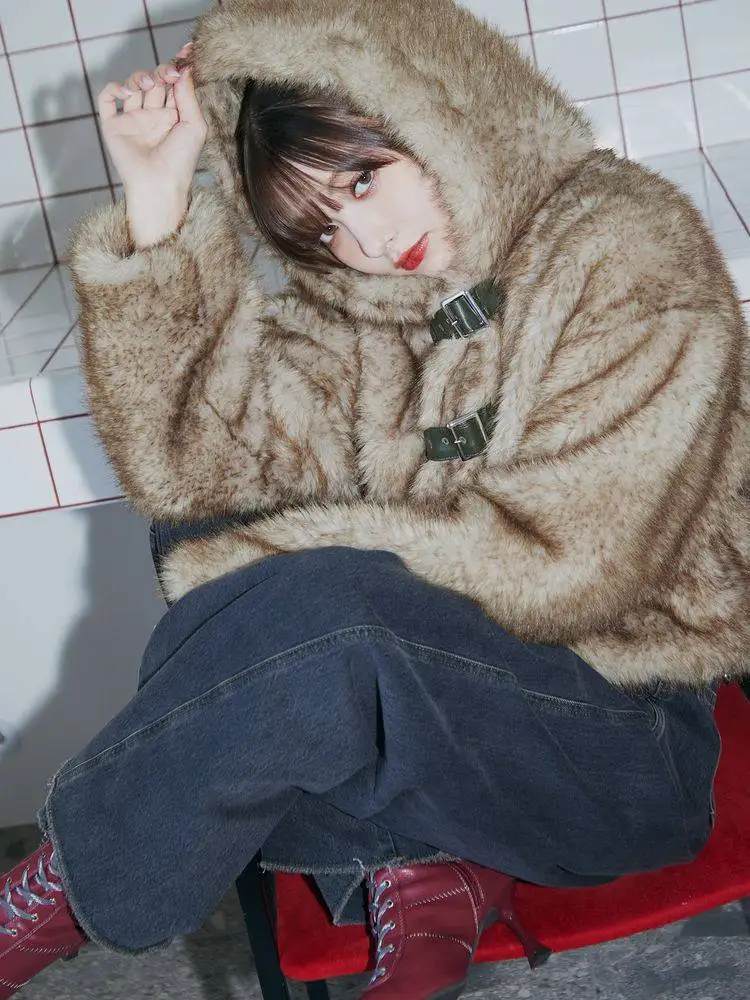 Manteau en fausse fourrure épais à manches longues à capuche avec boucle en PU, style japonais élégant, mode mondaine, chaud, pour femmes, hiver