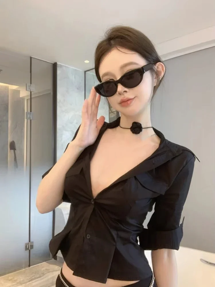 Elegancka, dopasowana czarna koszula damska Y2k, seksowna bluzka z dekoltem w serek, zapinana na guziki, nowość 2025, bluzki damskie z rękawem trzy czwarte.