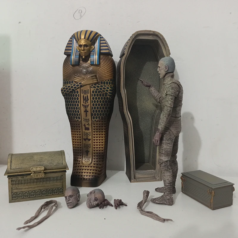 الأصلي NECA العالمي وحوش المومياء النعش فرعون التابوت الهرم عمل الشكل وحوش نموذج اللعب هالوين الرعب الهدايا