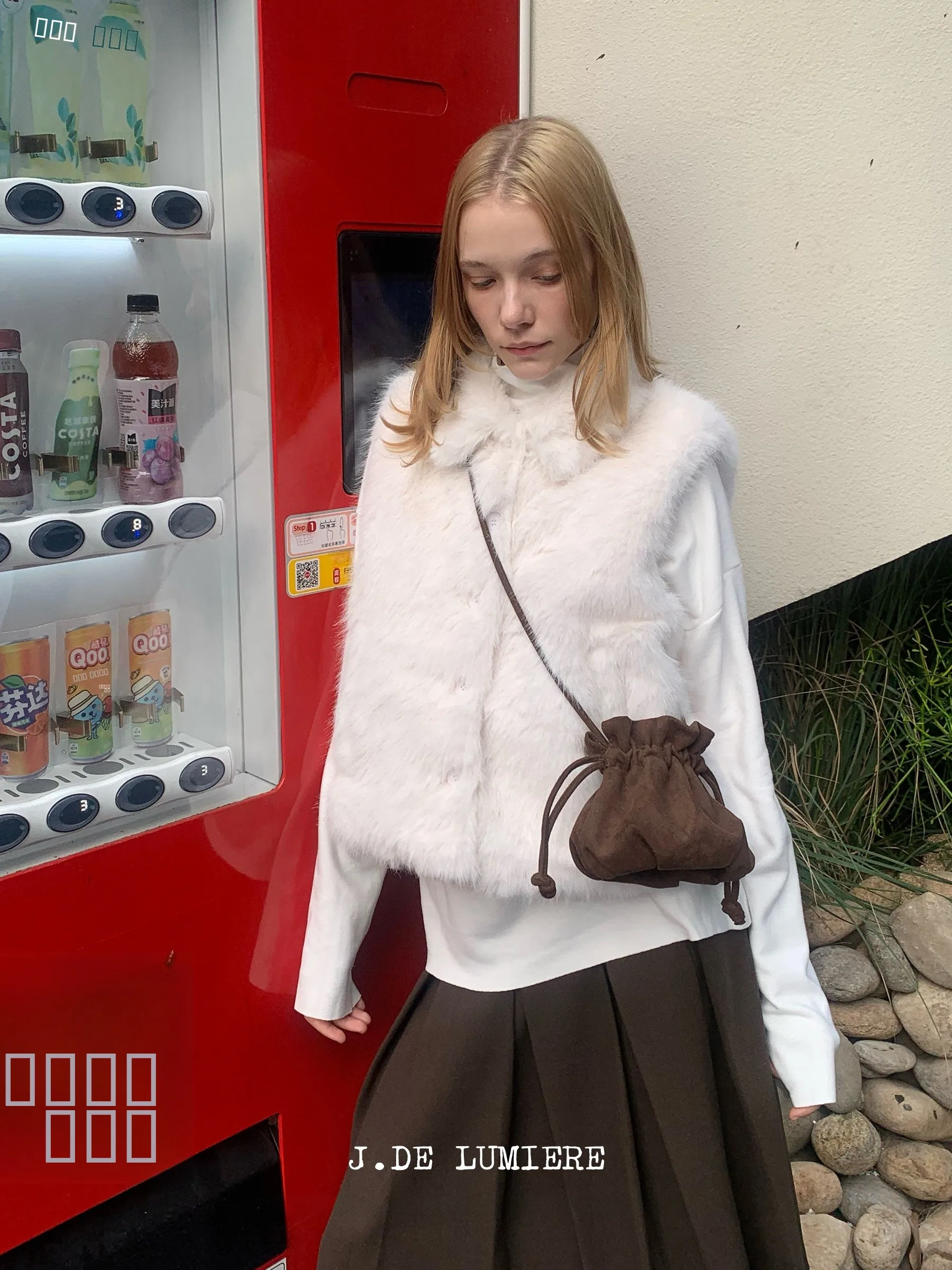 

Экологичный меховой жилет JDE для женщин: зимний, класса люкс, с откидным воротником, прямой крой, из искусственной кожи...