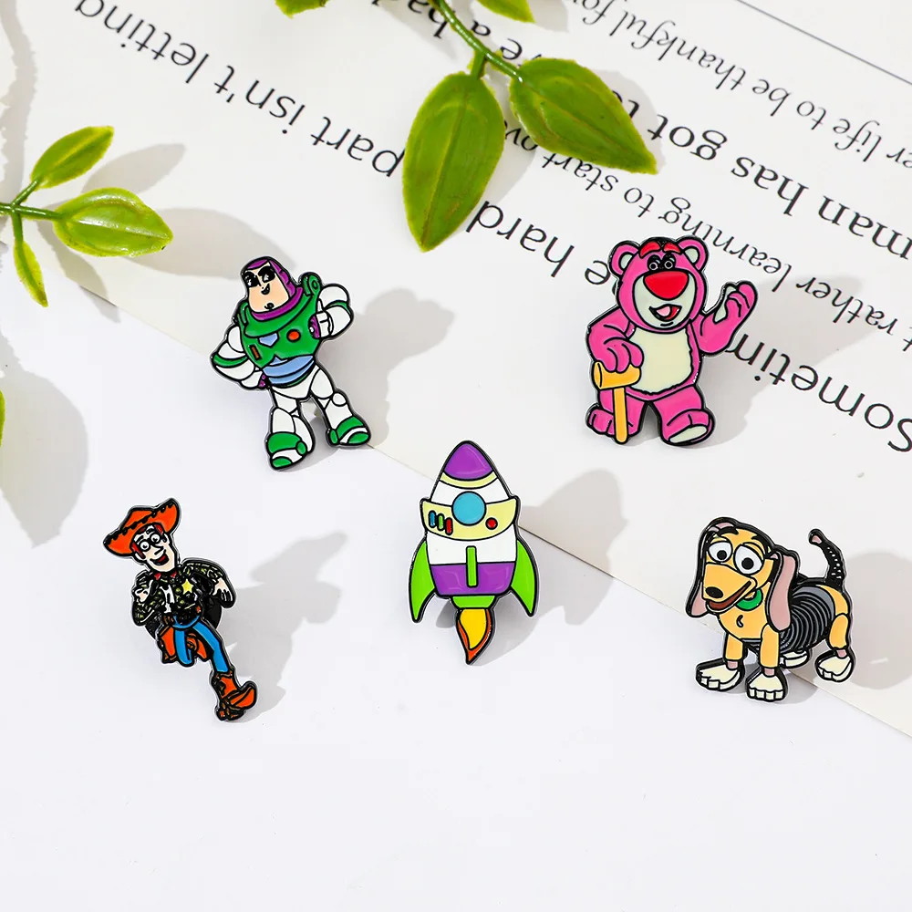 ديزني توي ستوري لوسو سلينكي الطنانة دبوس معدني مجموعة سبيكة بروش الكرتون هدية لمحبي الرسوم المتحركة جامعي الأزياء والمجوهرات