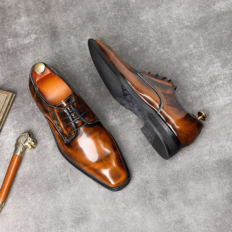 2025 جديد الرجال الطبقة الأولى جلد البقر فستان لطيف جلد مفتوح الحواف مطرز موضة العريس أكسفورد أحذية خفيفة بدون كعب
