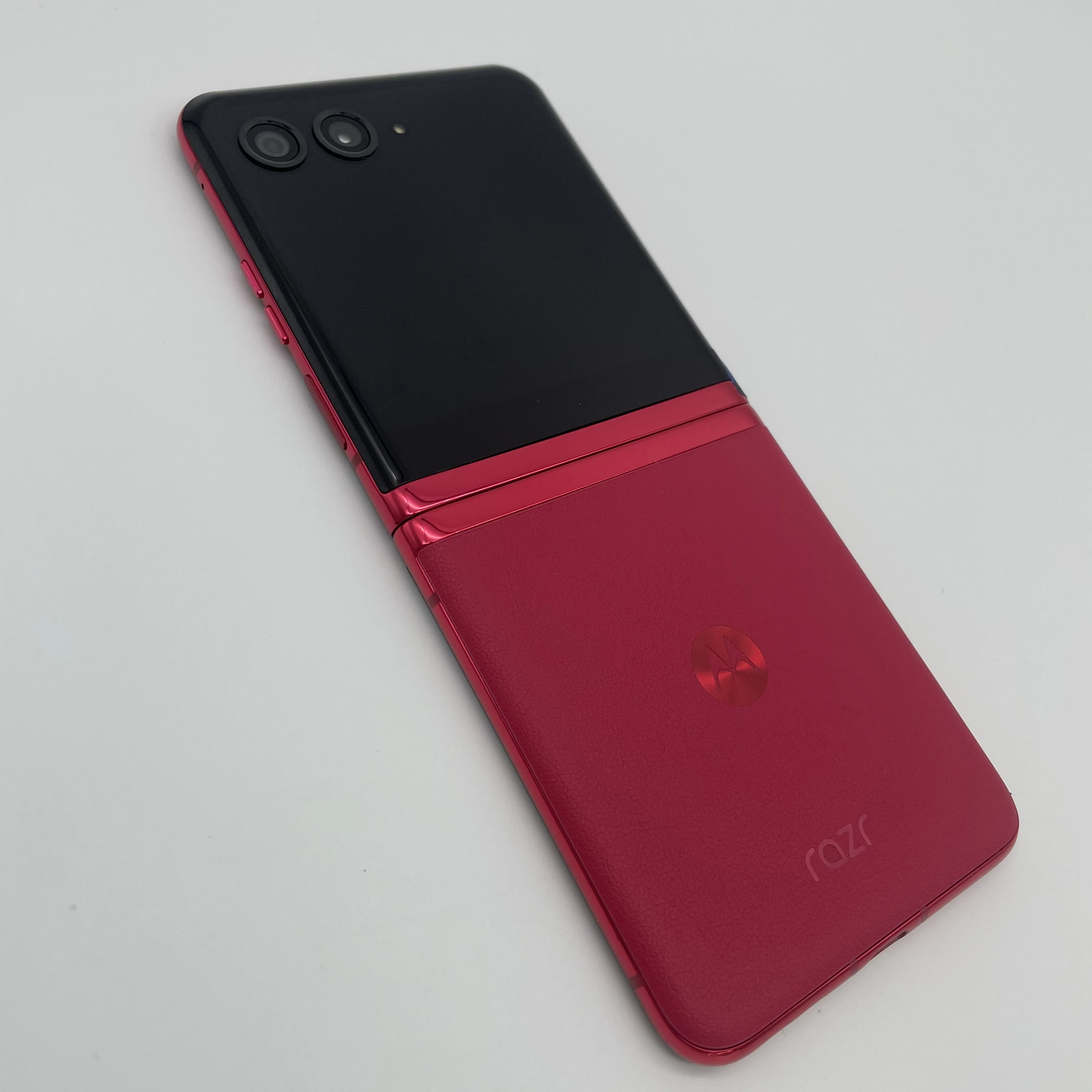 هاتف محمول أصلي Motorola Razr 40 Ultra XT2321 5G بشاشة 6.9 قابلة للطي LTPO AMOLED وشاشة 256 جيجابايت وذاكرة قراءة فقط 4 جيجابايت وبصمة الإصبع للهاتف المحمول